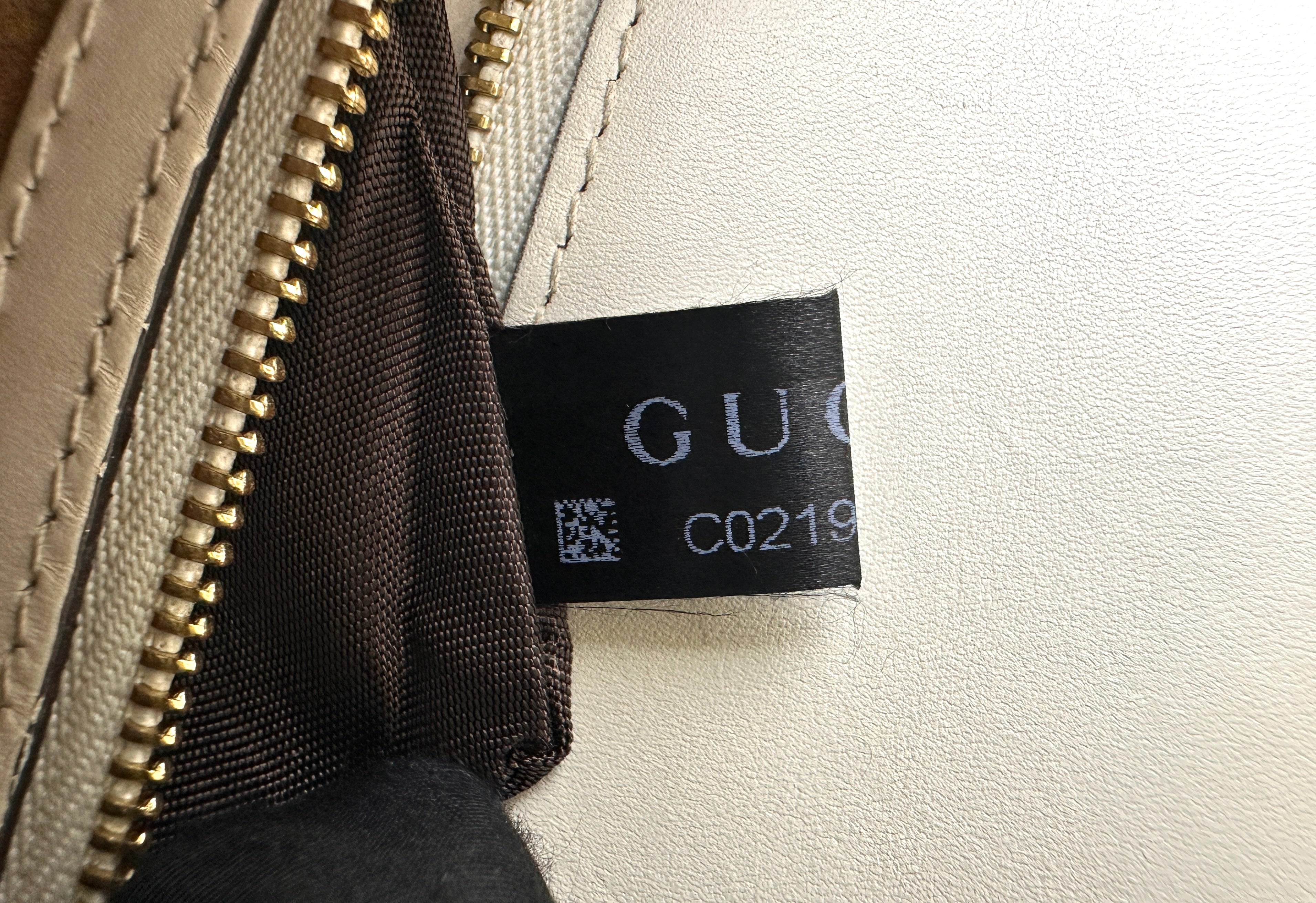 Gucci Sylvie White Leather Medium Size Shoulder Bag GG1078