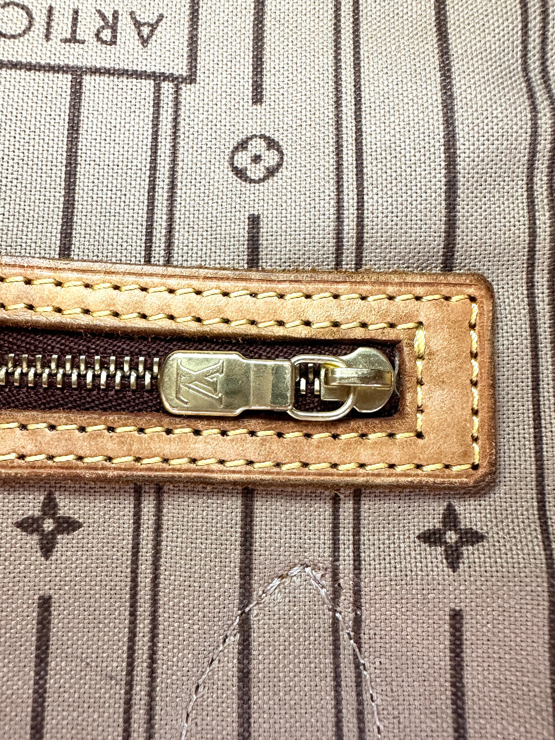 Louis Vuitton Neverfull MM Monogram Canvas Handle Bag LV2802