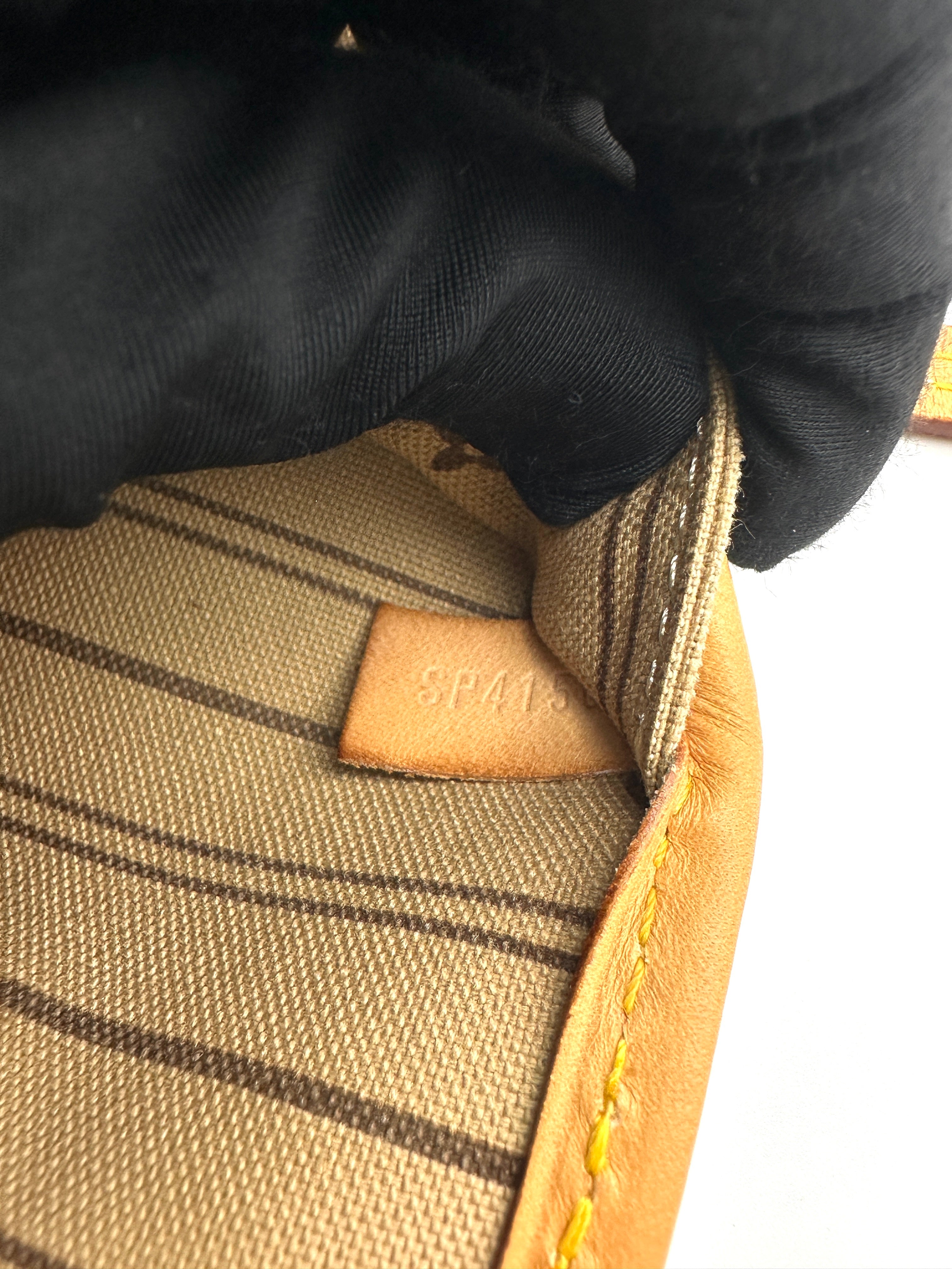 Louis Vuitton Neverfull MM Monogram Canvas Handle Bag LV2802