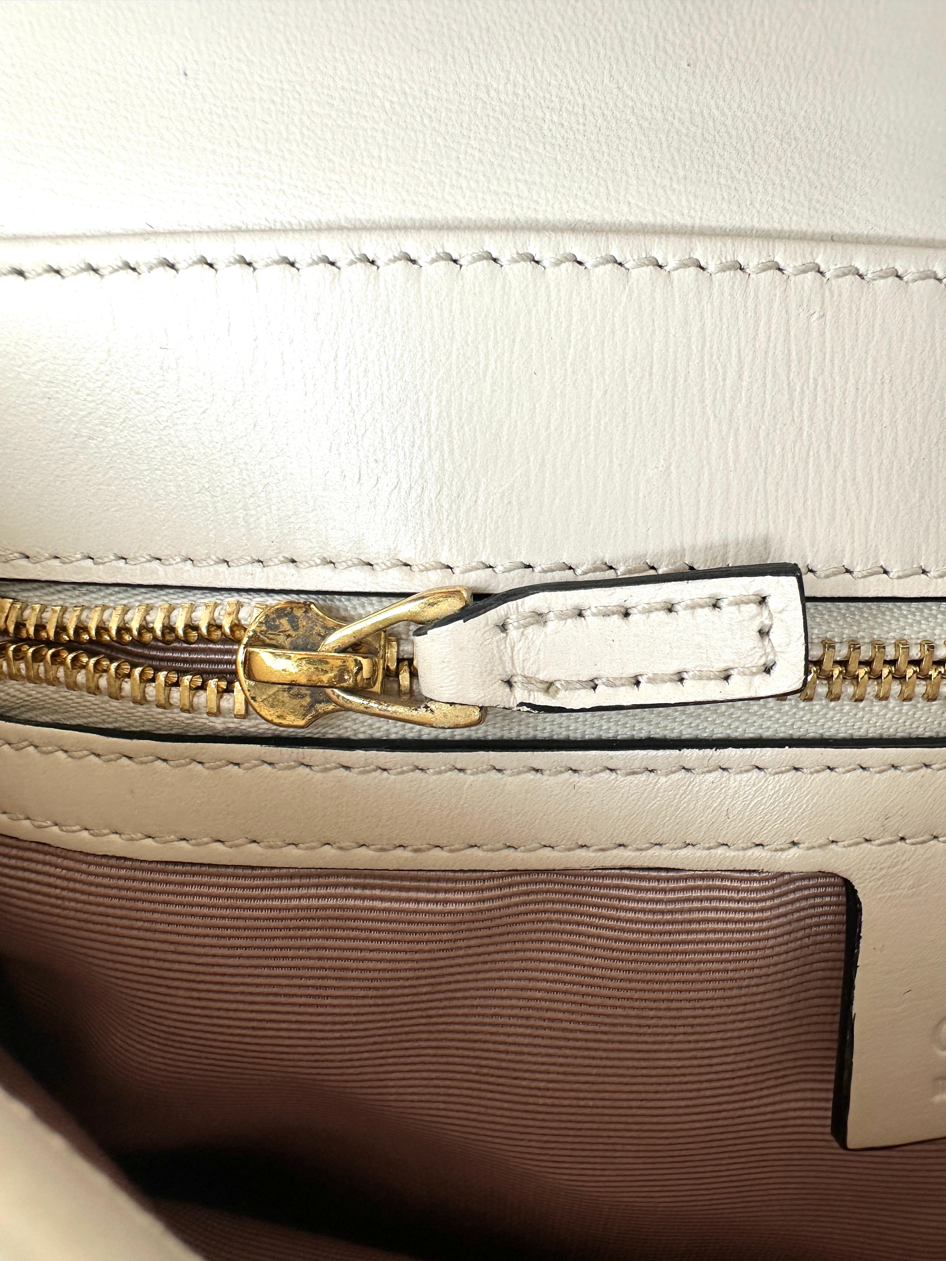 Gucci Arli White/Black Leather Shoulder Bag GG1070