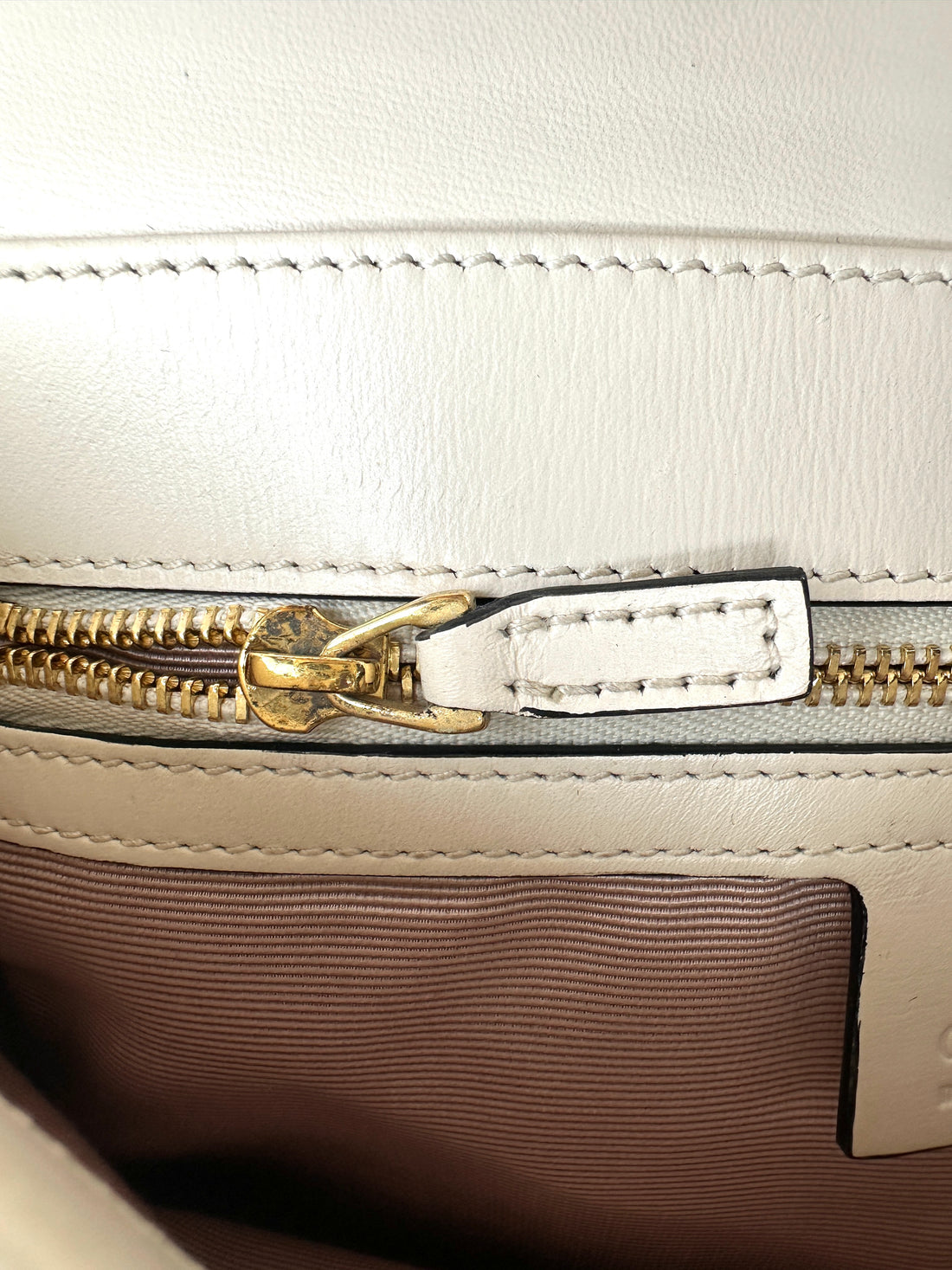Gucci Arli White/Black Leather Shoulder Bag GG1070