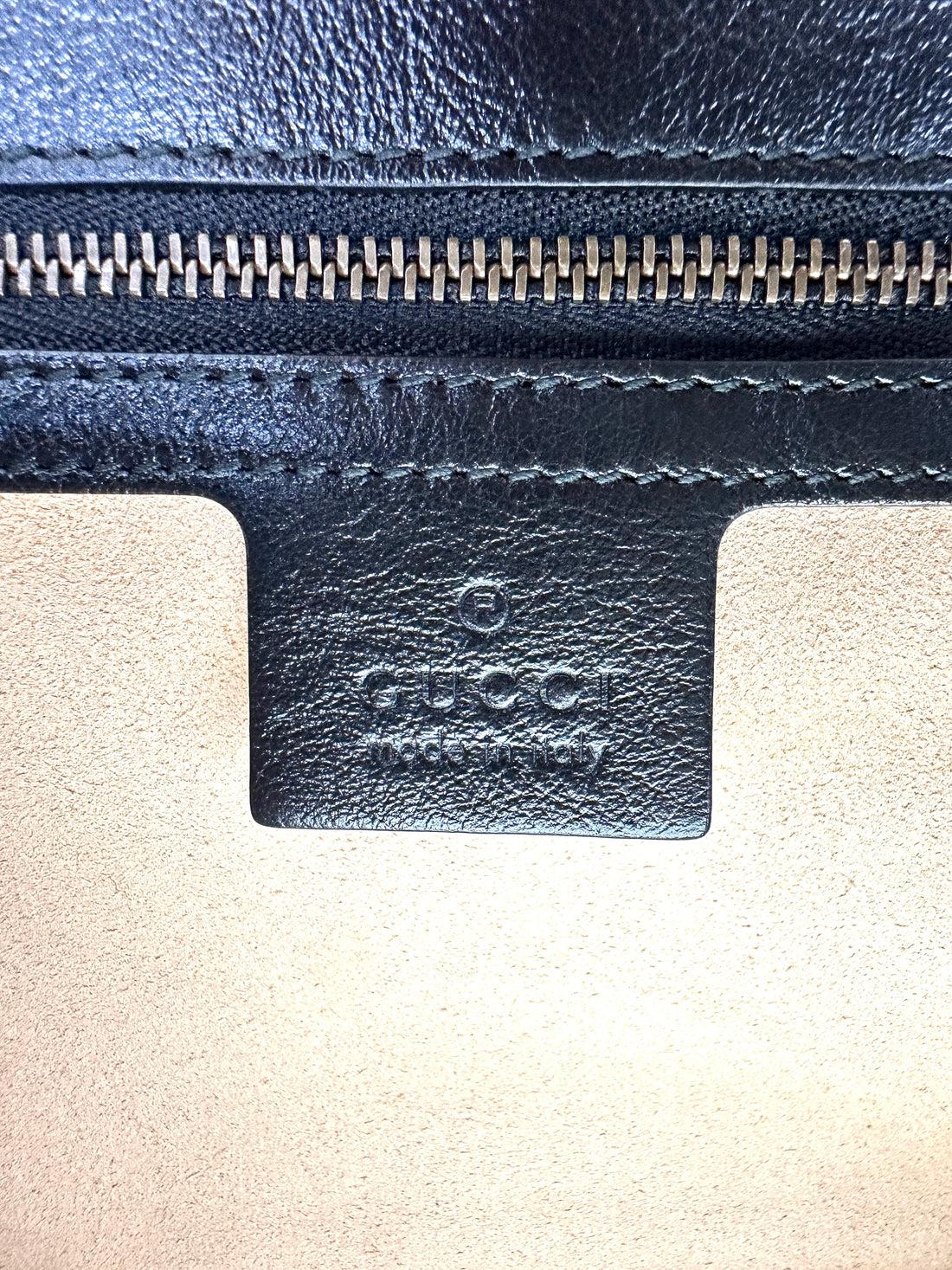 Gucci GG Marmont Black/Beige Matelasse Leather Medium Size Shoulder Bag GG1074
