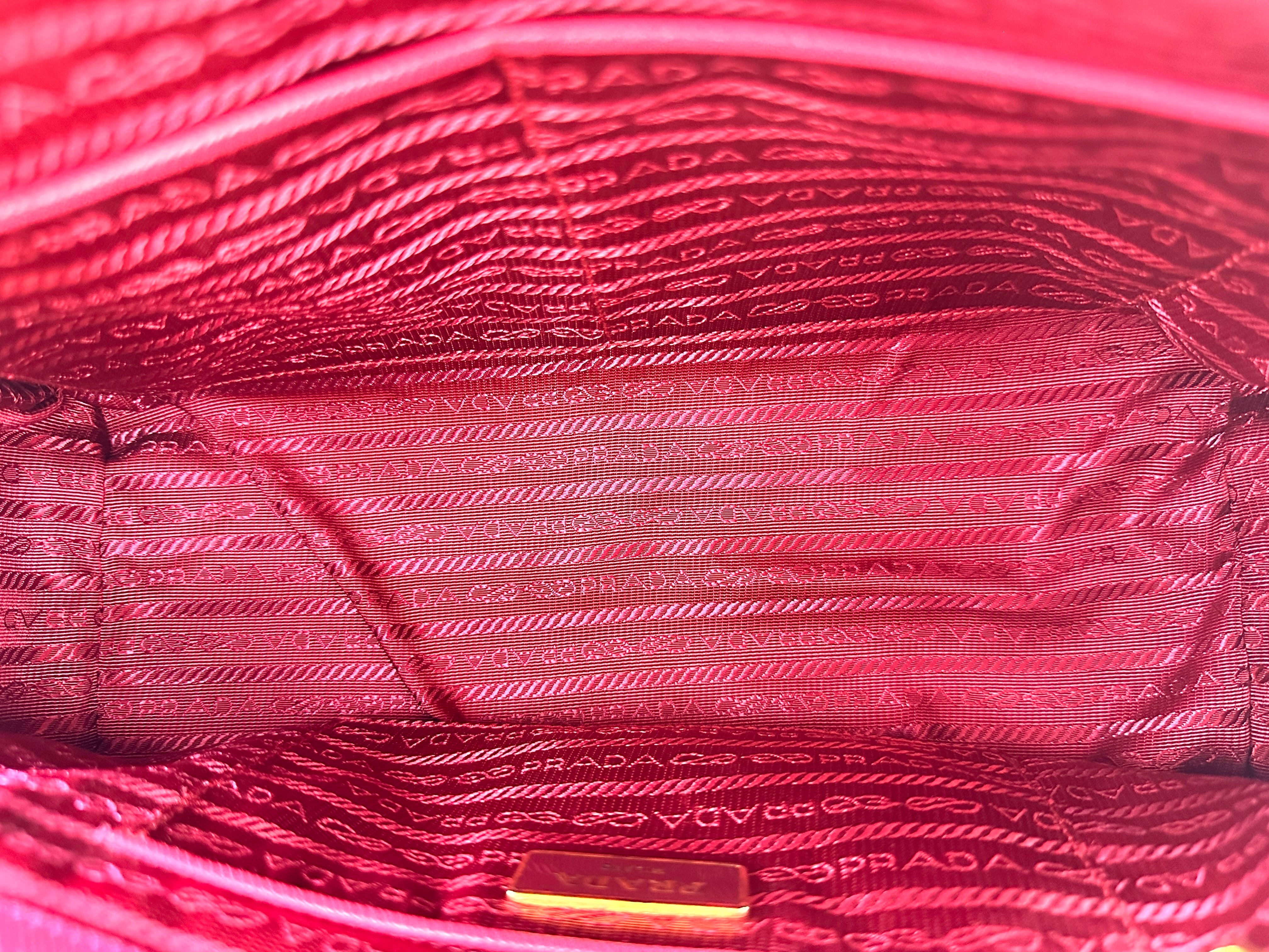 Prada Fuchsia Black Saffiano Leather Handle Bag PR371