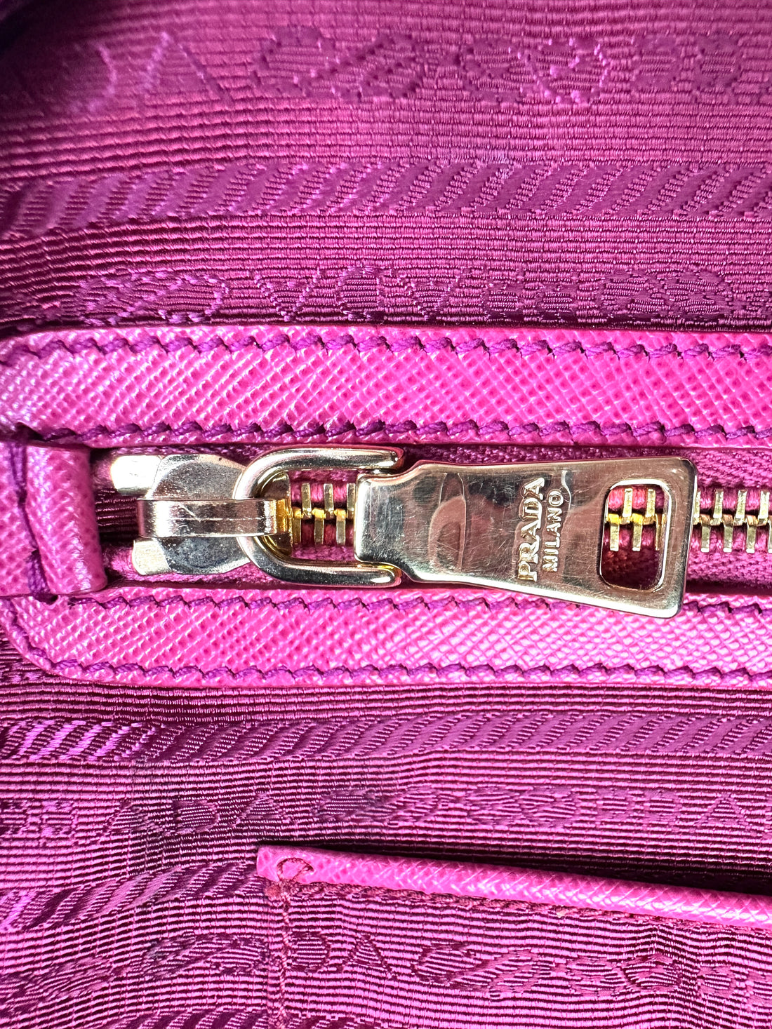 Prada Fuchsia Black Saffiano Leather Handle Bag PR371
