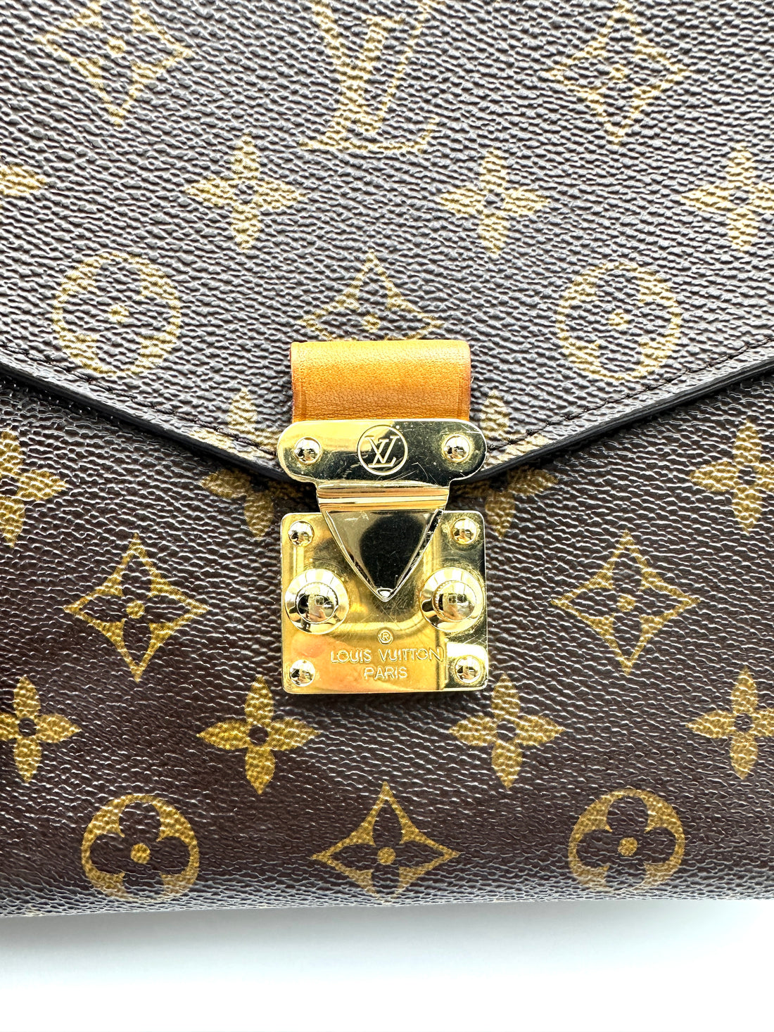 Louis Vuitton Monogram Canvas Pochette Metis LV2804