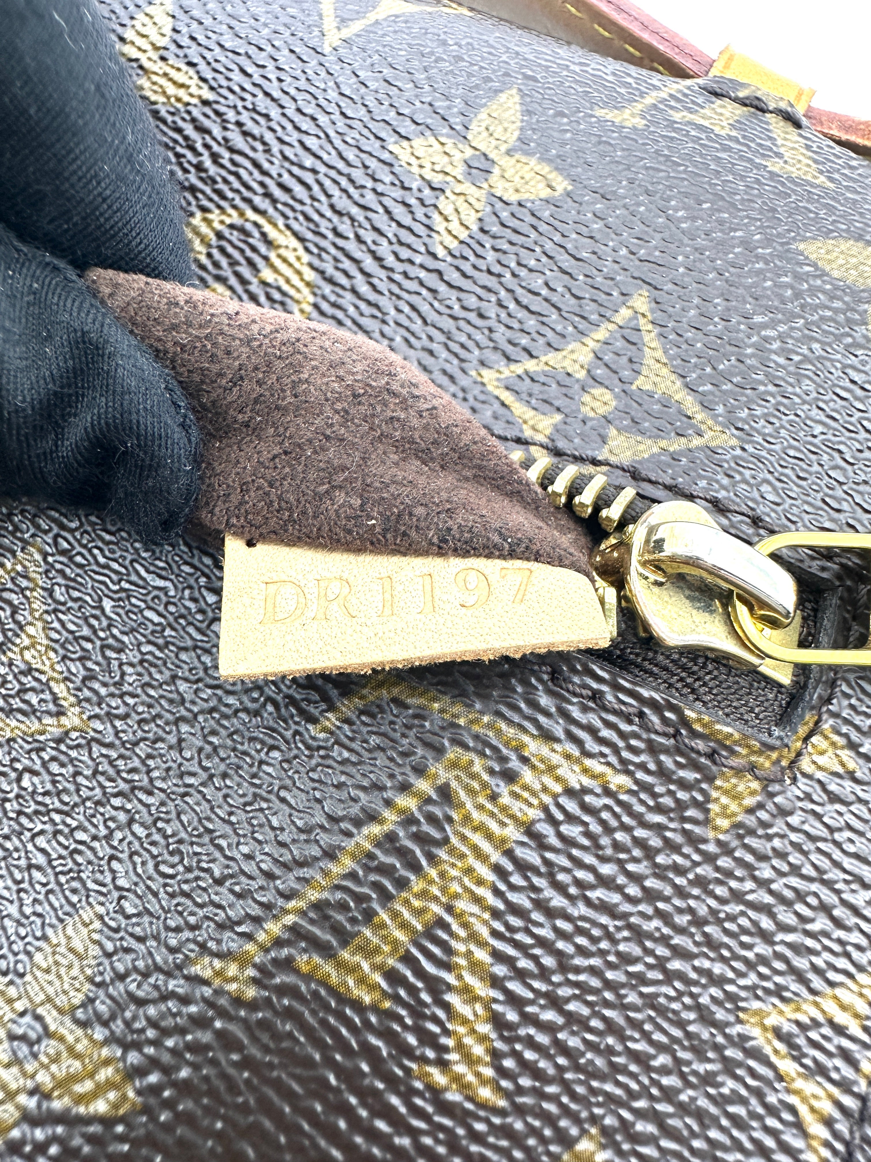 Louis Vuitton Monogram Canvas Pochette Metis LV2804