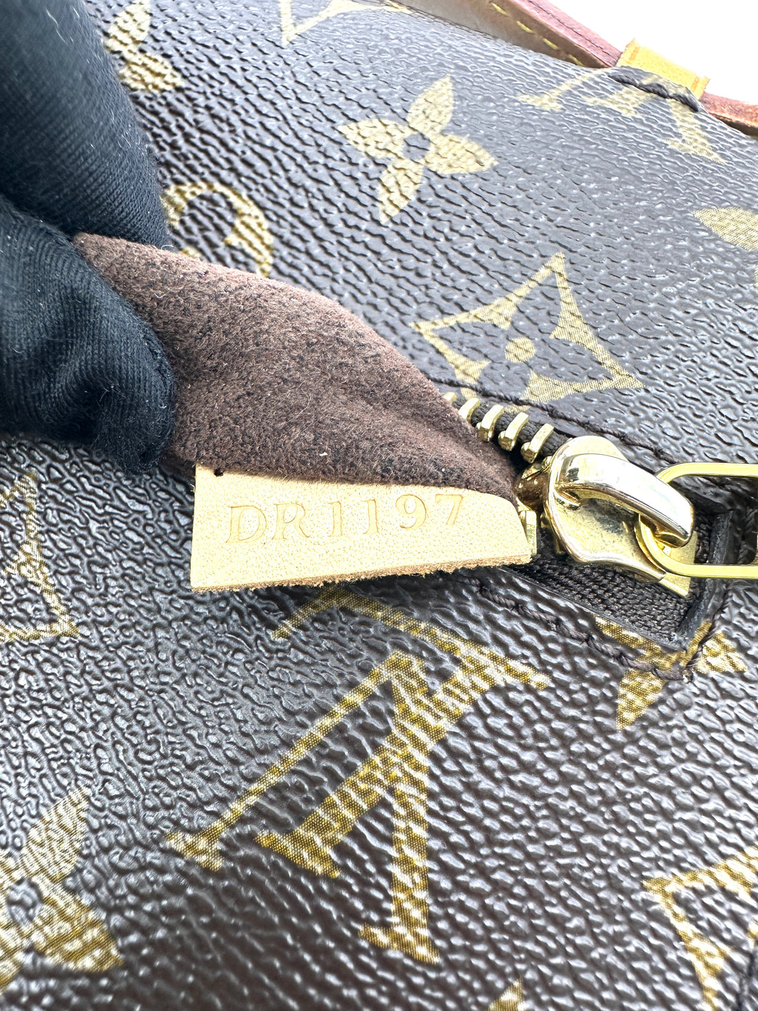 Louis Vuitton Monogram Canvas Pochette Metis LV2804
