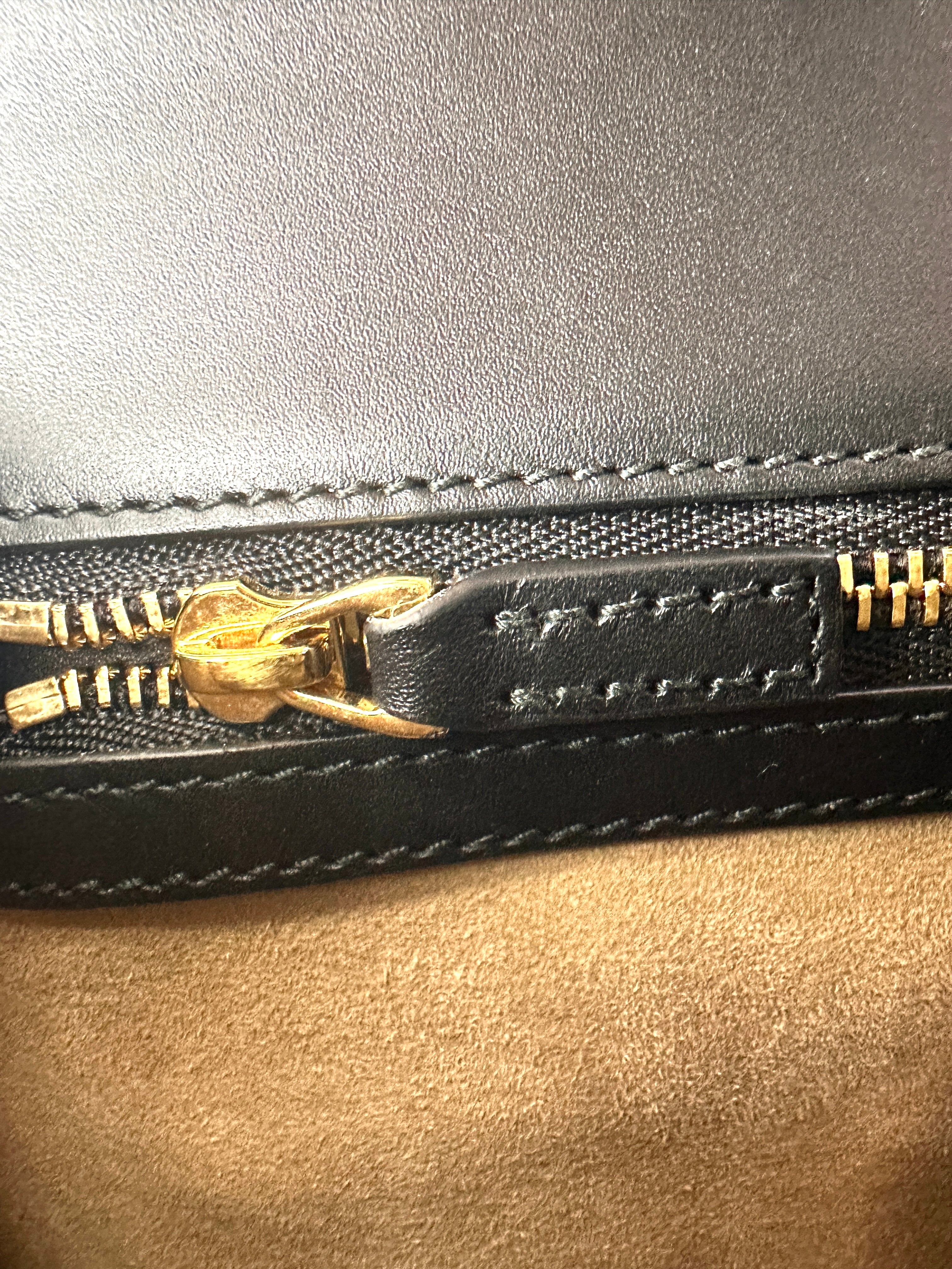 Gucci Sylvie Black Leather Medium Size Shoulder Bag GG1084