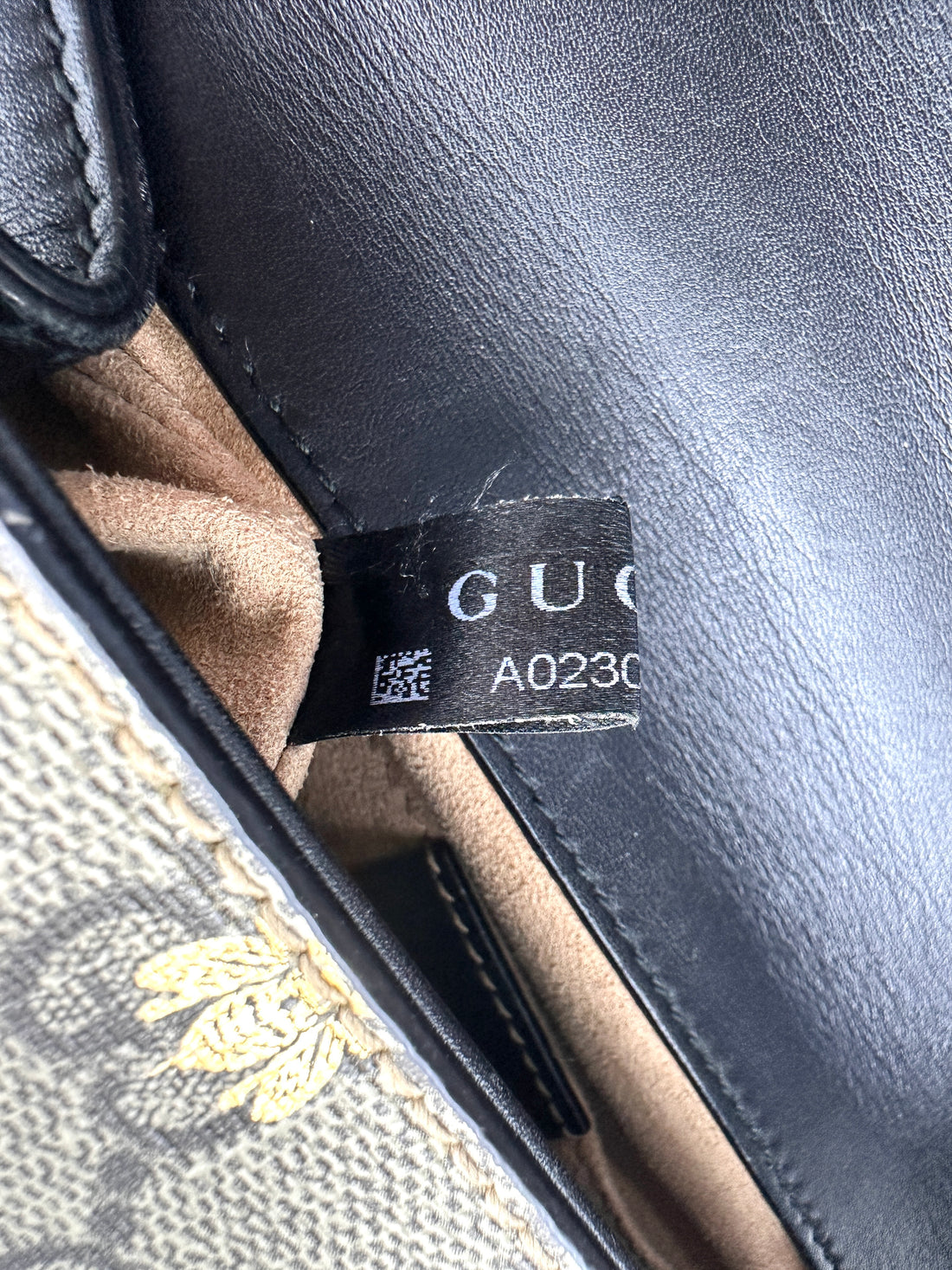 Gucci Padlock Bee Star Black Leather Shoulder Bag GG1086