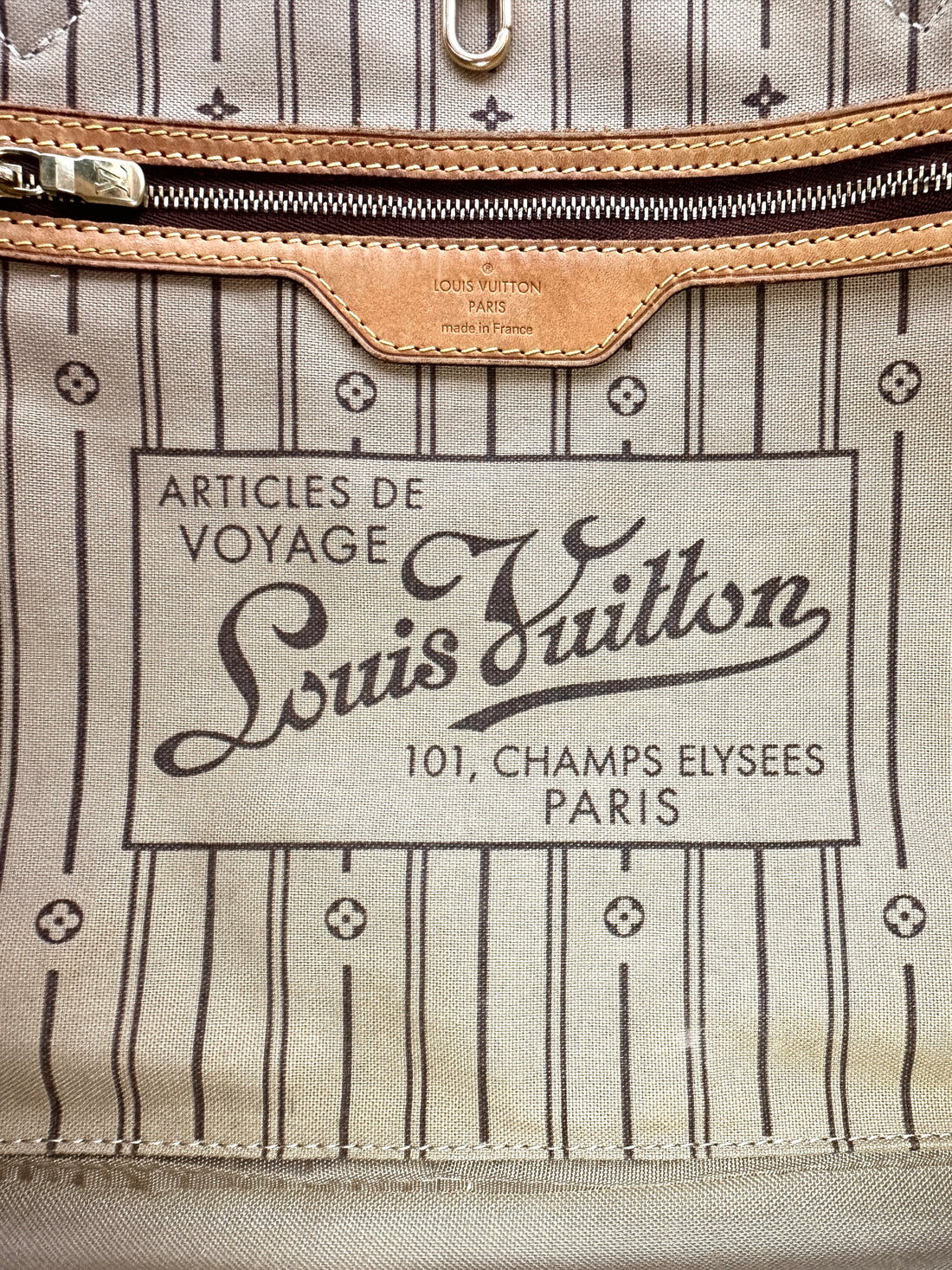 Louis Vuitton Neverfull MM Monogram Canvas Handle Bag LV2812