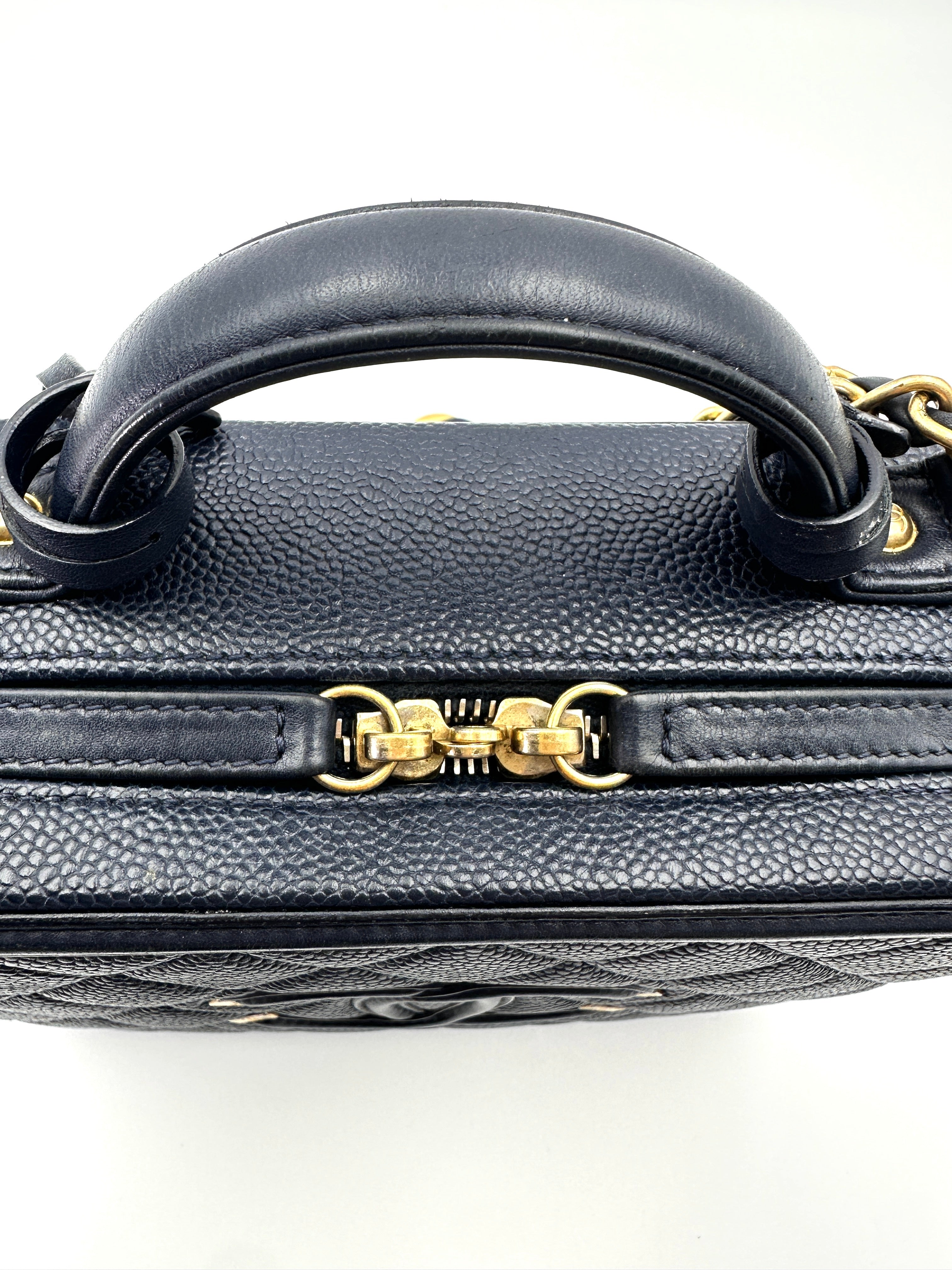 Chanel CC Filigree Navy Quilted Leather Vanity Case(27***52) CC2005
