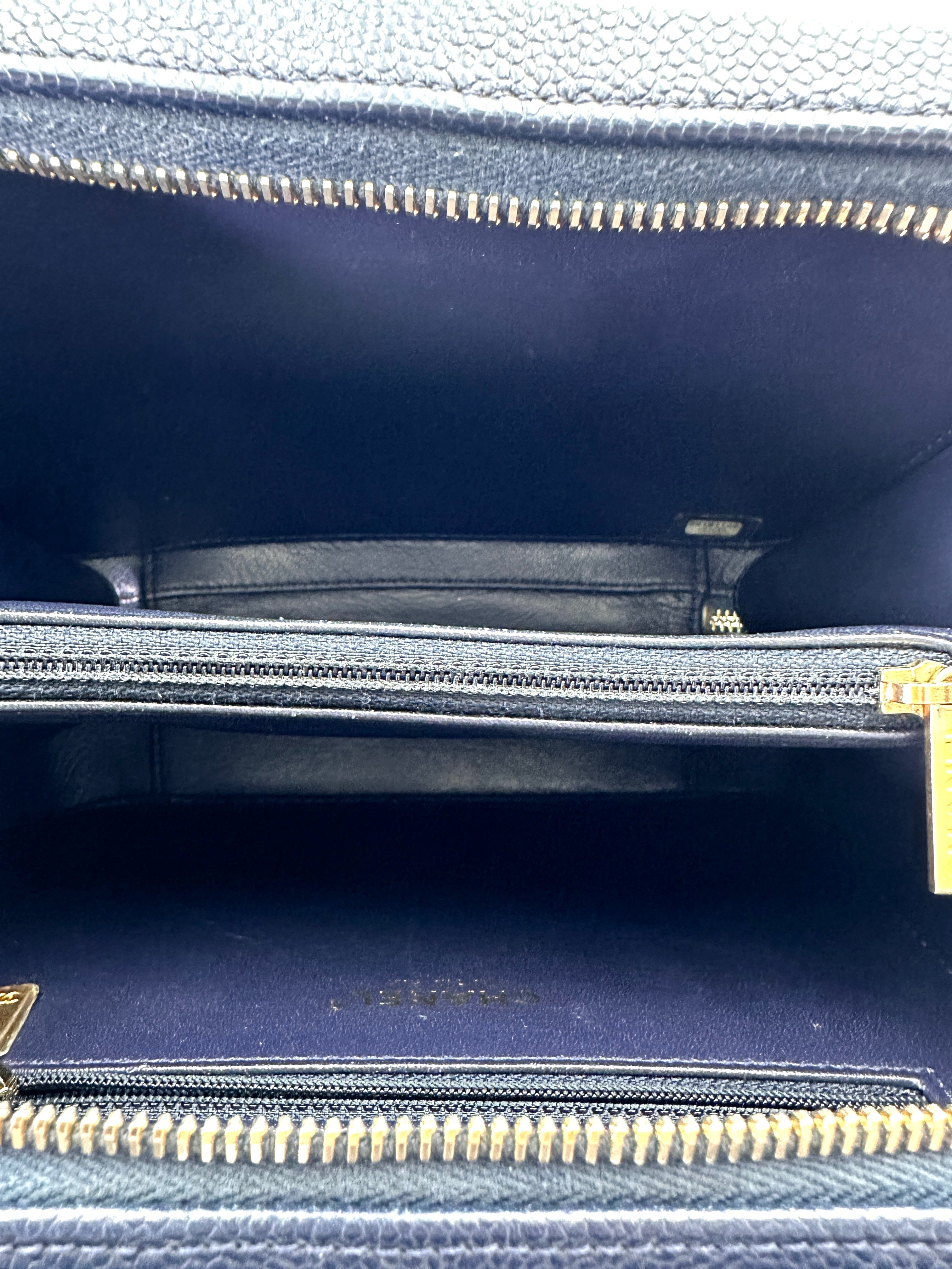 Chanel CC Filigree Navy Quilted Leather Vanity Case(27***52) CC2005