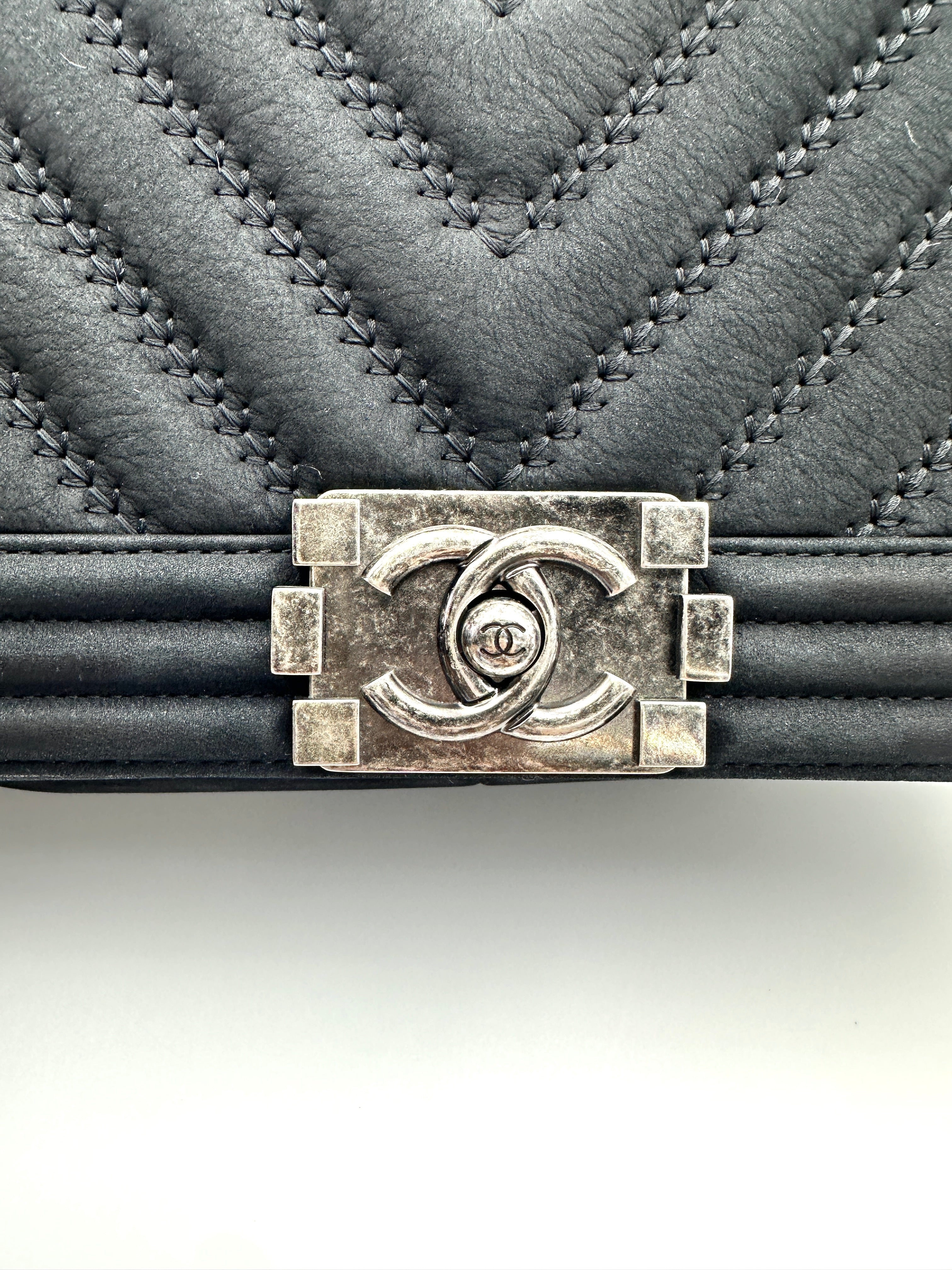 Chanel LeBoy Black Chevron Quilted Leather Medium Size Flap Bag(23***26) CC2004