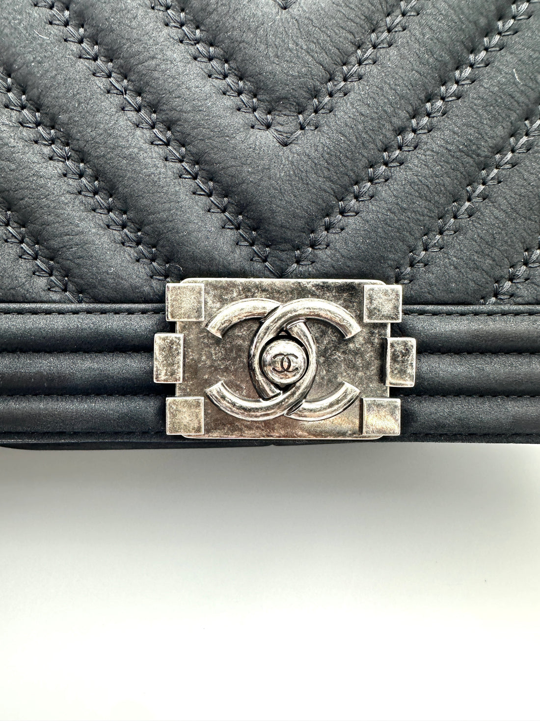 Chanel LeBoy Black Chevron Quilted Leather Medium Size Flap Bag(23***26) CC2004