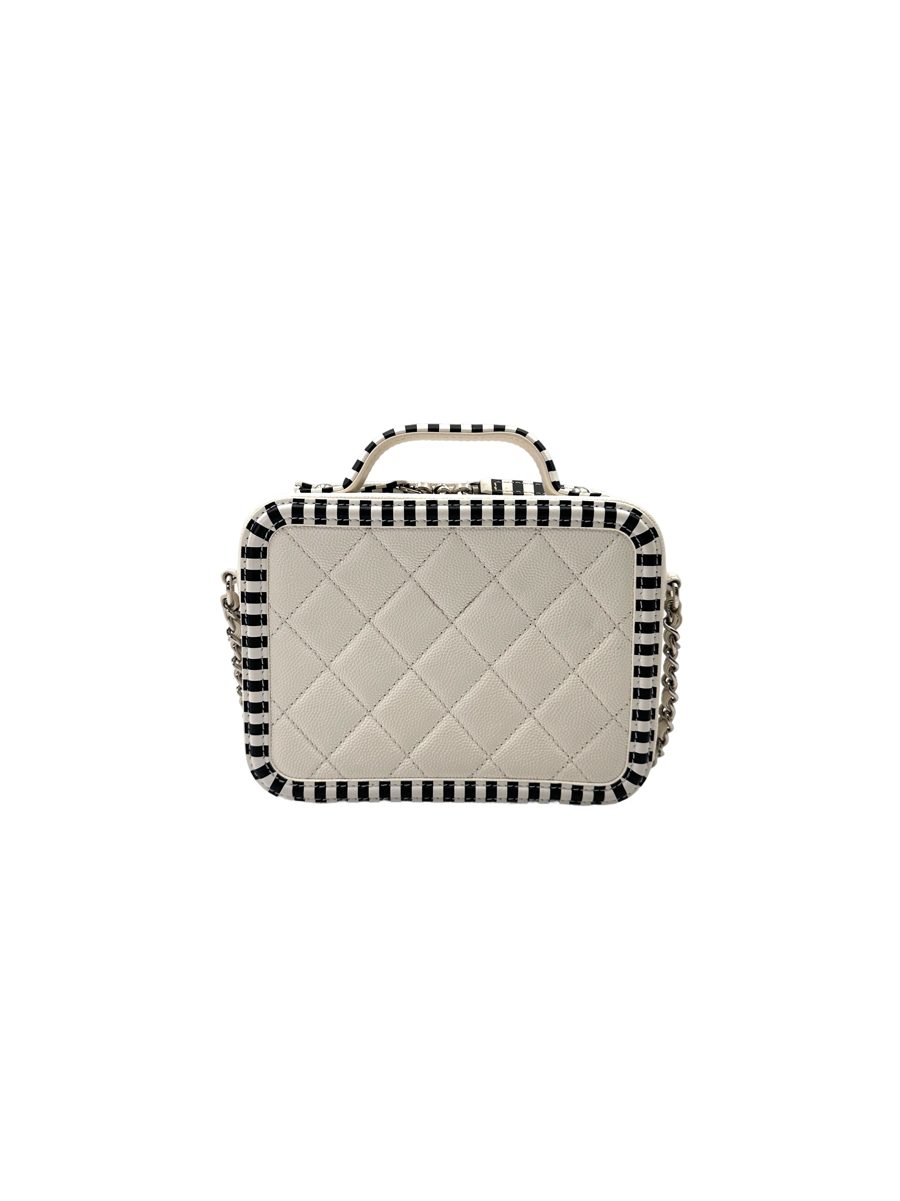 Chanel CC Filigree White/Black Quilted Leather Vanity Case(27***39) IRIS232