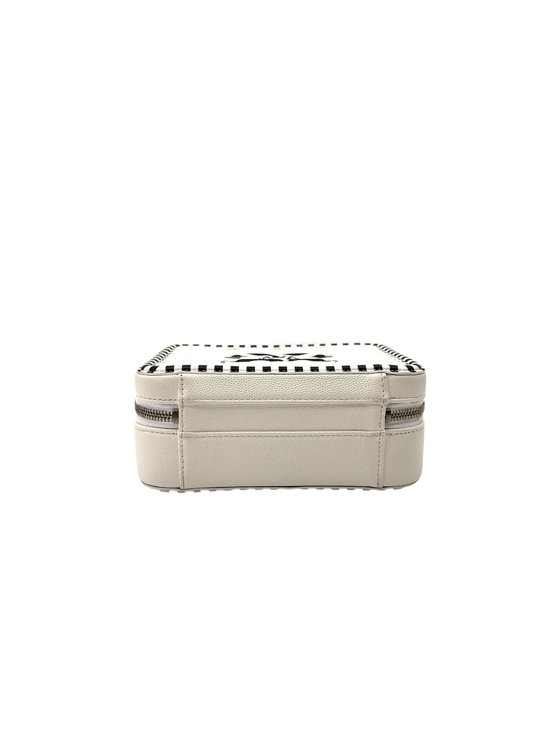 Chanel CC Filigree White/Black Quilted Leather Vanity Case(27***39) IRIS232