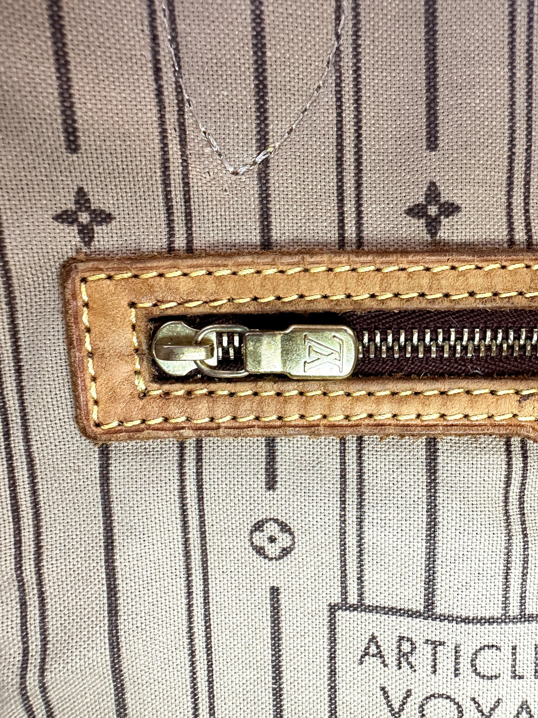 Louis Vuitton Neverfull MM Monogram Canvas Handle Bag LV2820