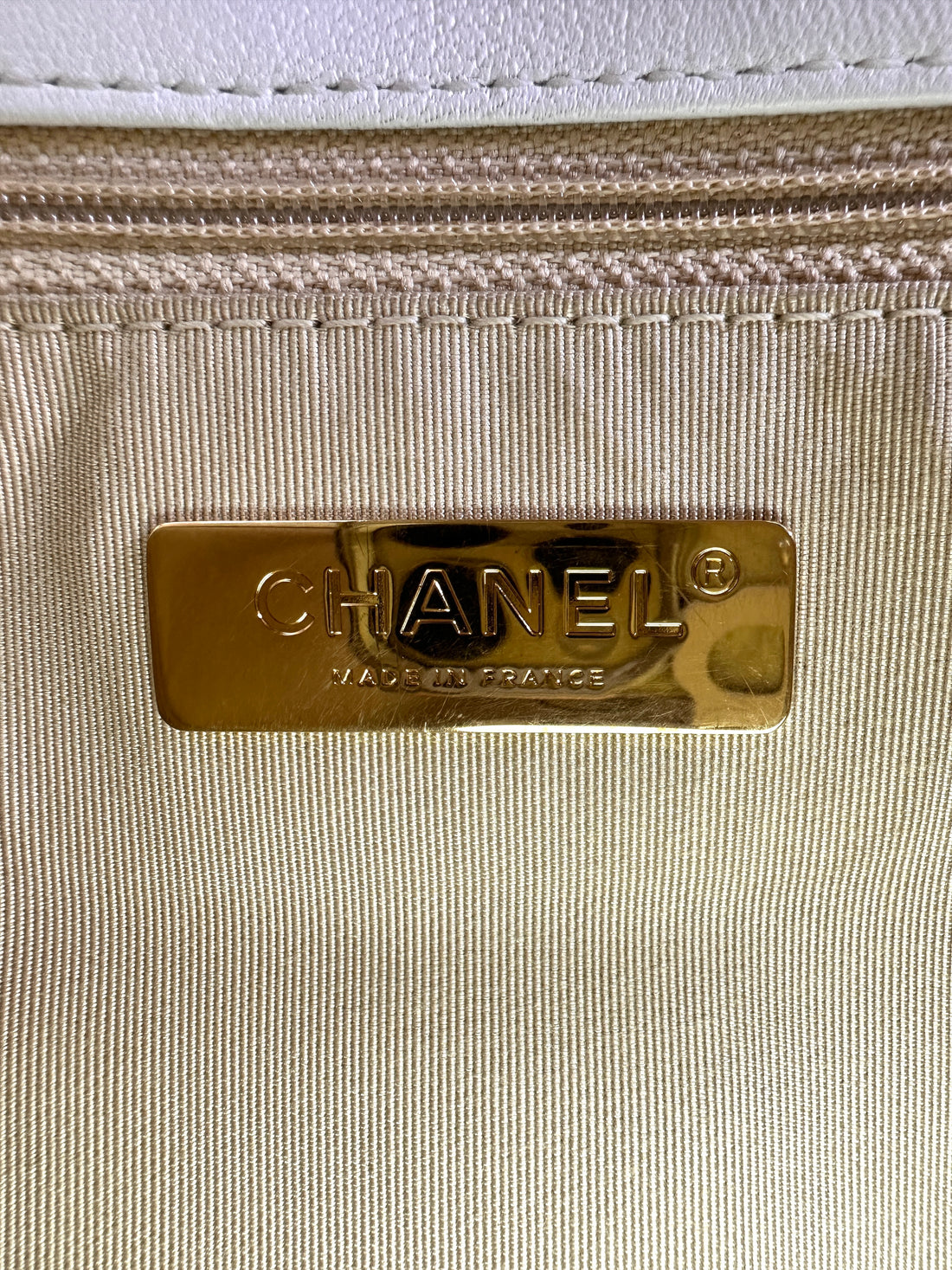 Chanel 19Bag White Quilted Leather Flap Bag With Gold Buckle(30***71) CC2014