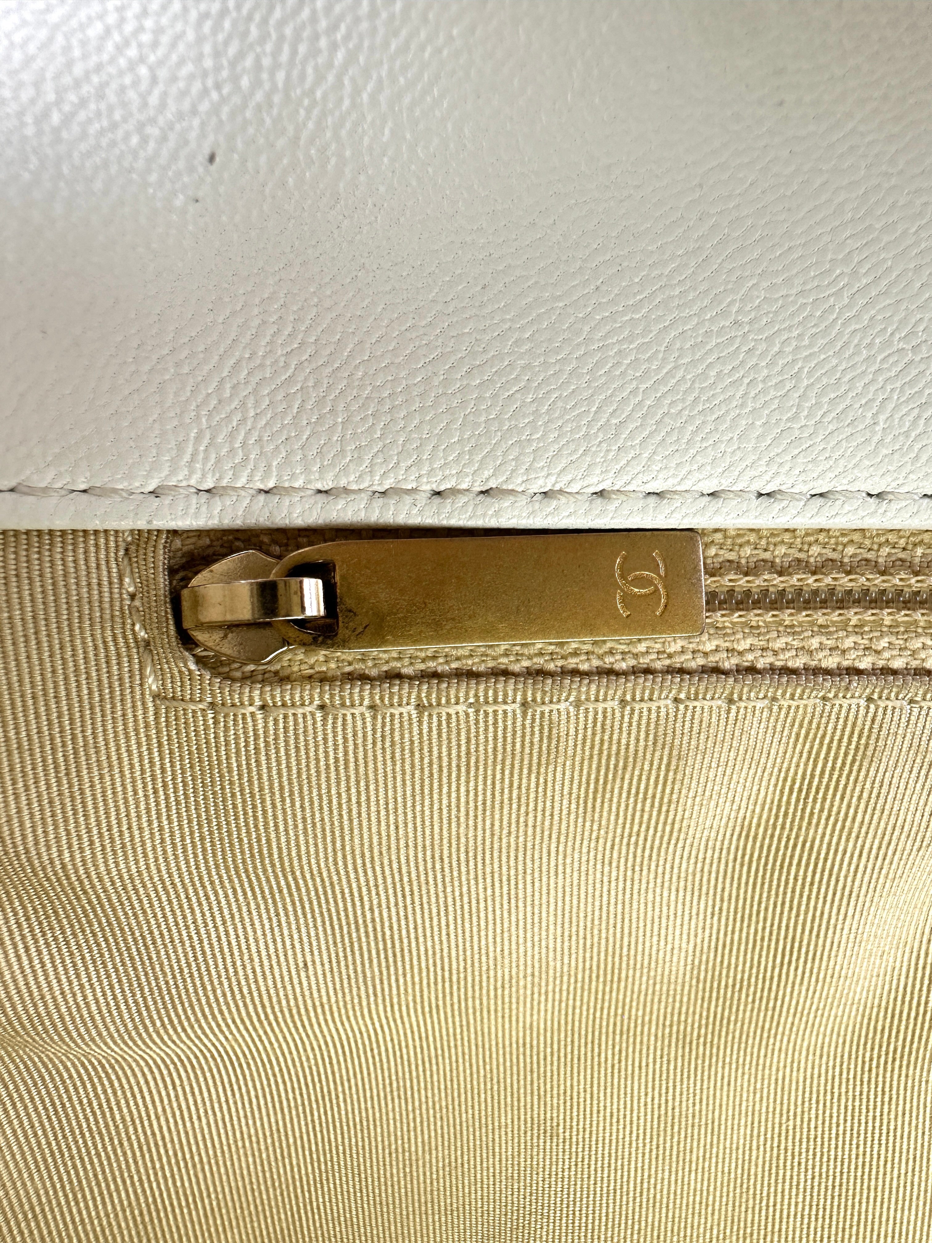 Chanel 19Bag White Quilted Leather Flap Bag With Gold Buckle(30***71) CC2014