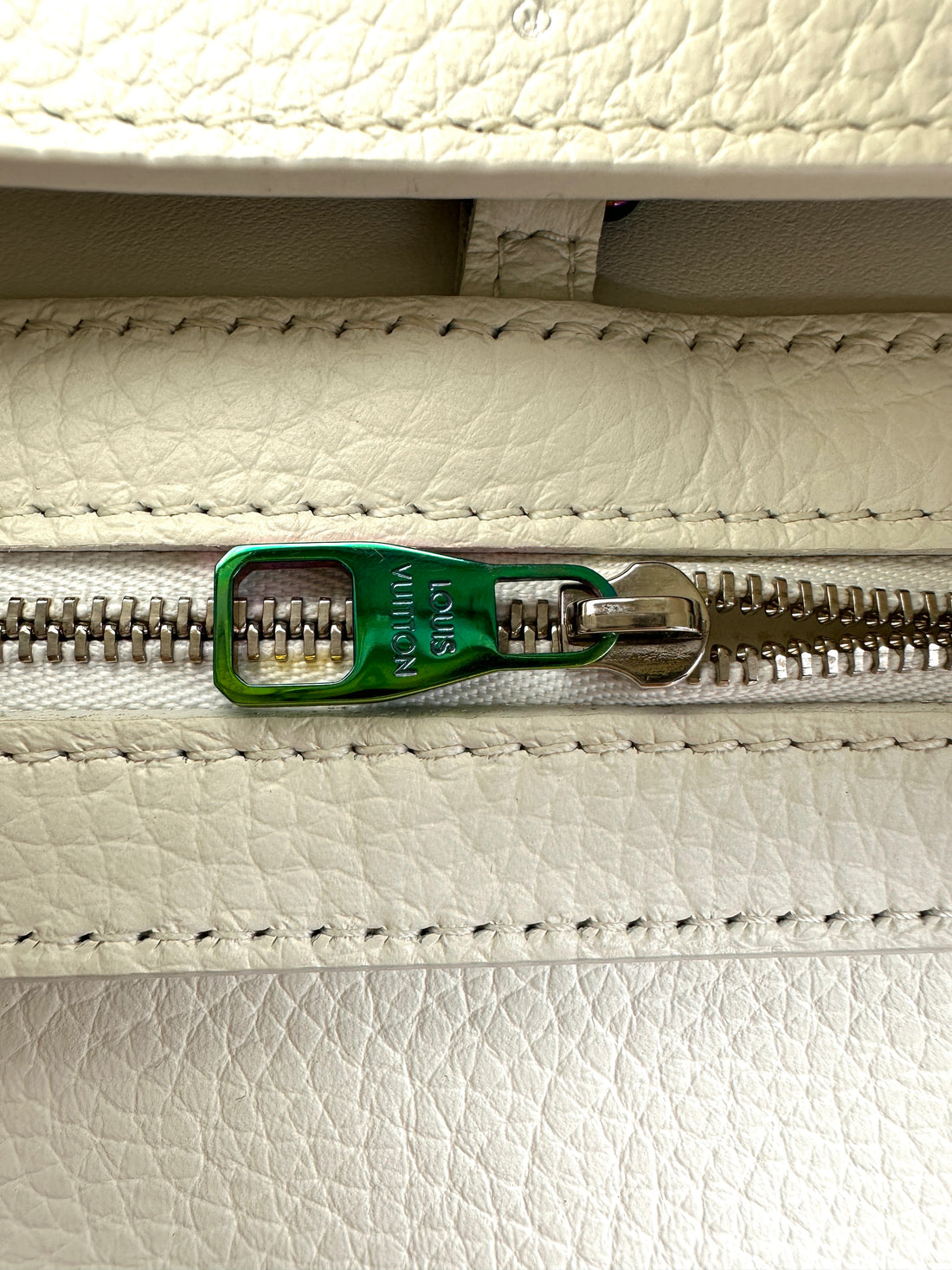Louis Vuitton Capucines BB White Leather Handle Bag LV2831