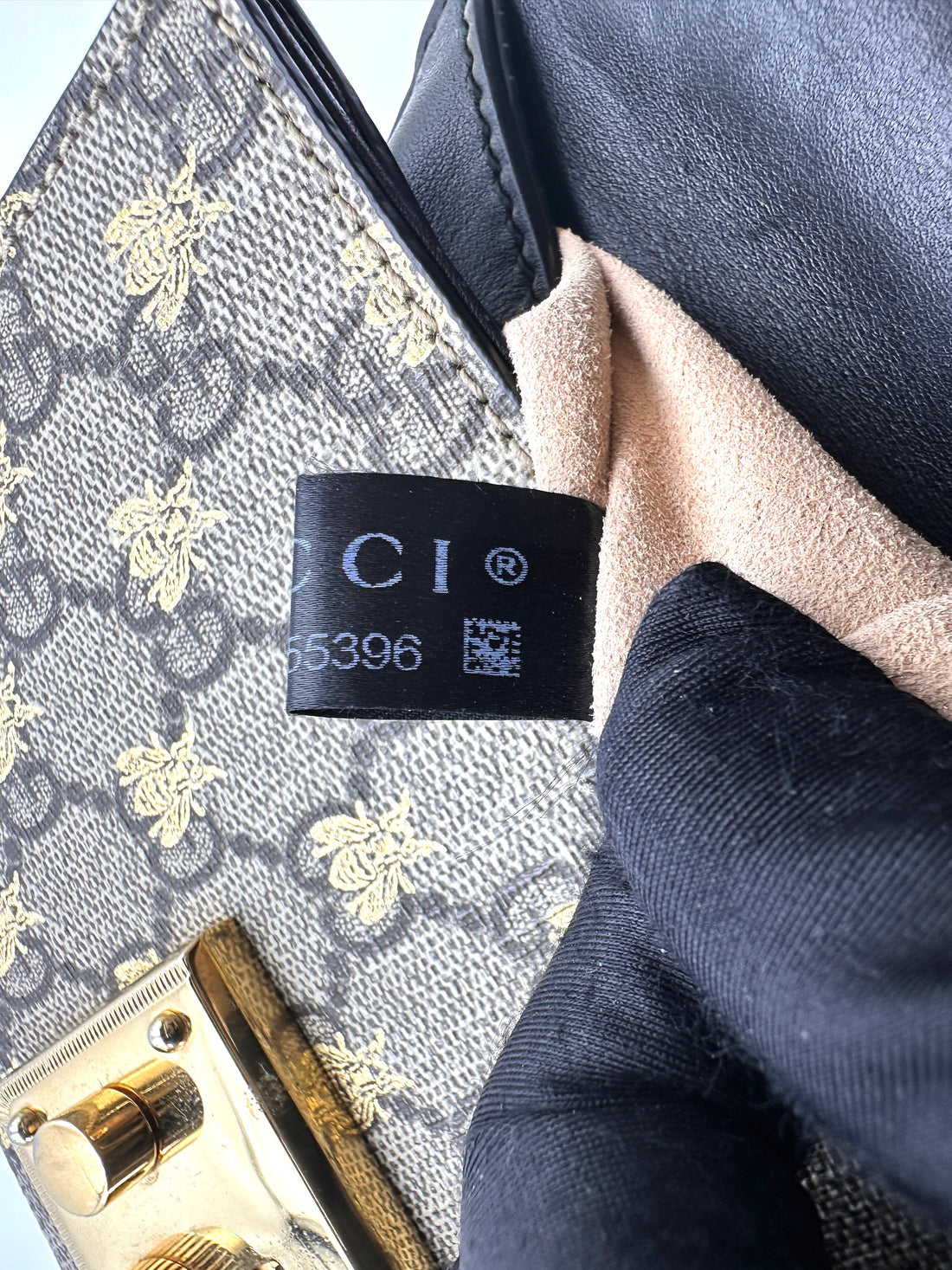 Gucci Padlock Bee Star Black Leather Shoulder Bag GG1094