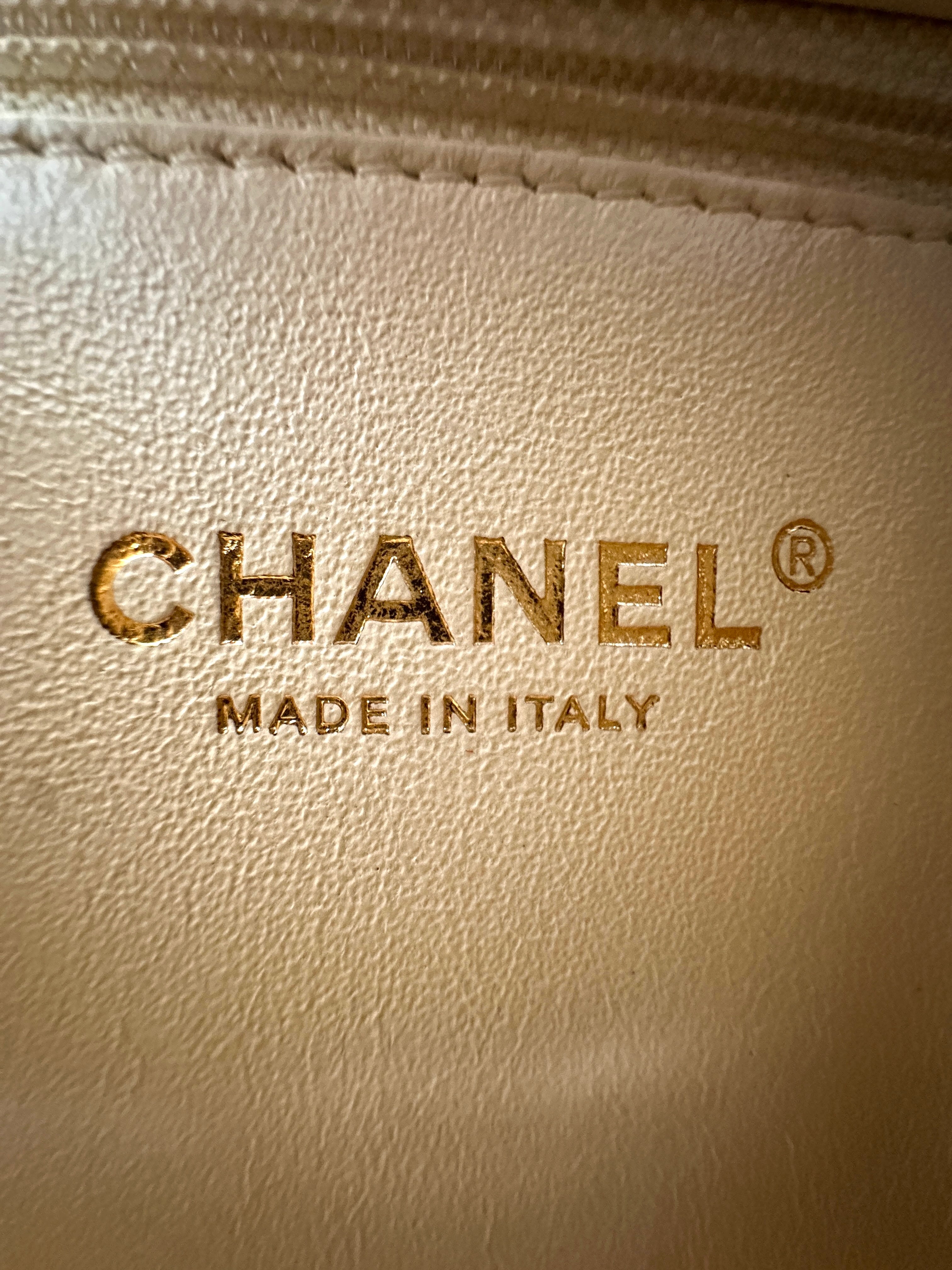 Chanel CoCo Handle White Chevron Quilted Leather Small Size Shoulder Bag(25***16) CC2023