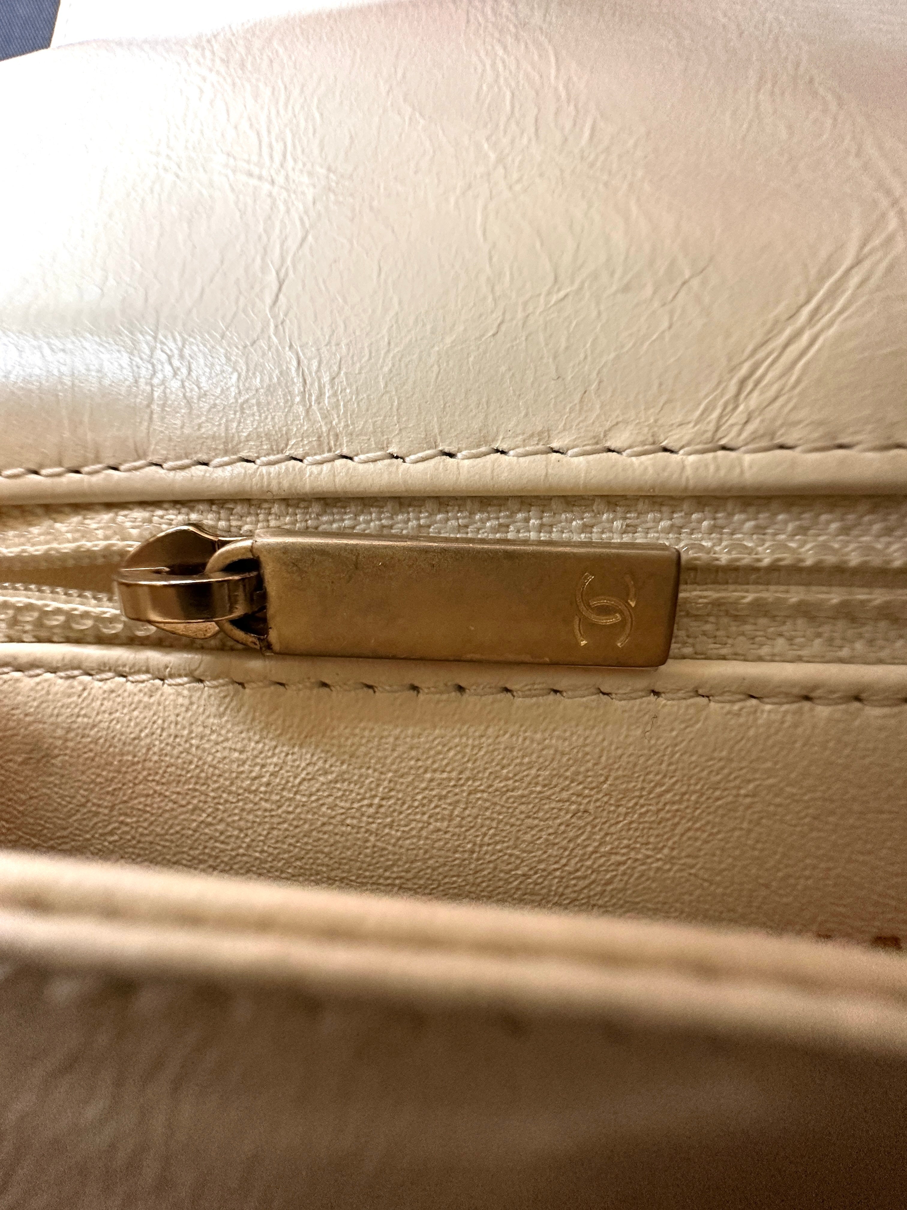 Chanel CoCo Handle White Chevron Quilted Leather Small Size Shoulder Bag(25***16) CC2023