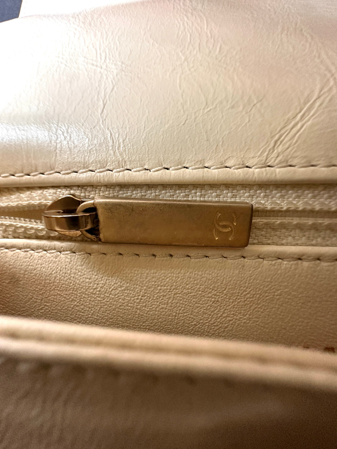 Chanel CoCo Handle White Chevron Quilted Leather Small Size Shoulder Bag(25***16) CC2023