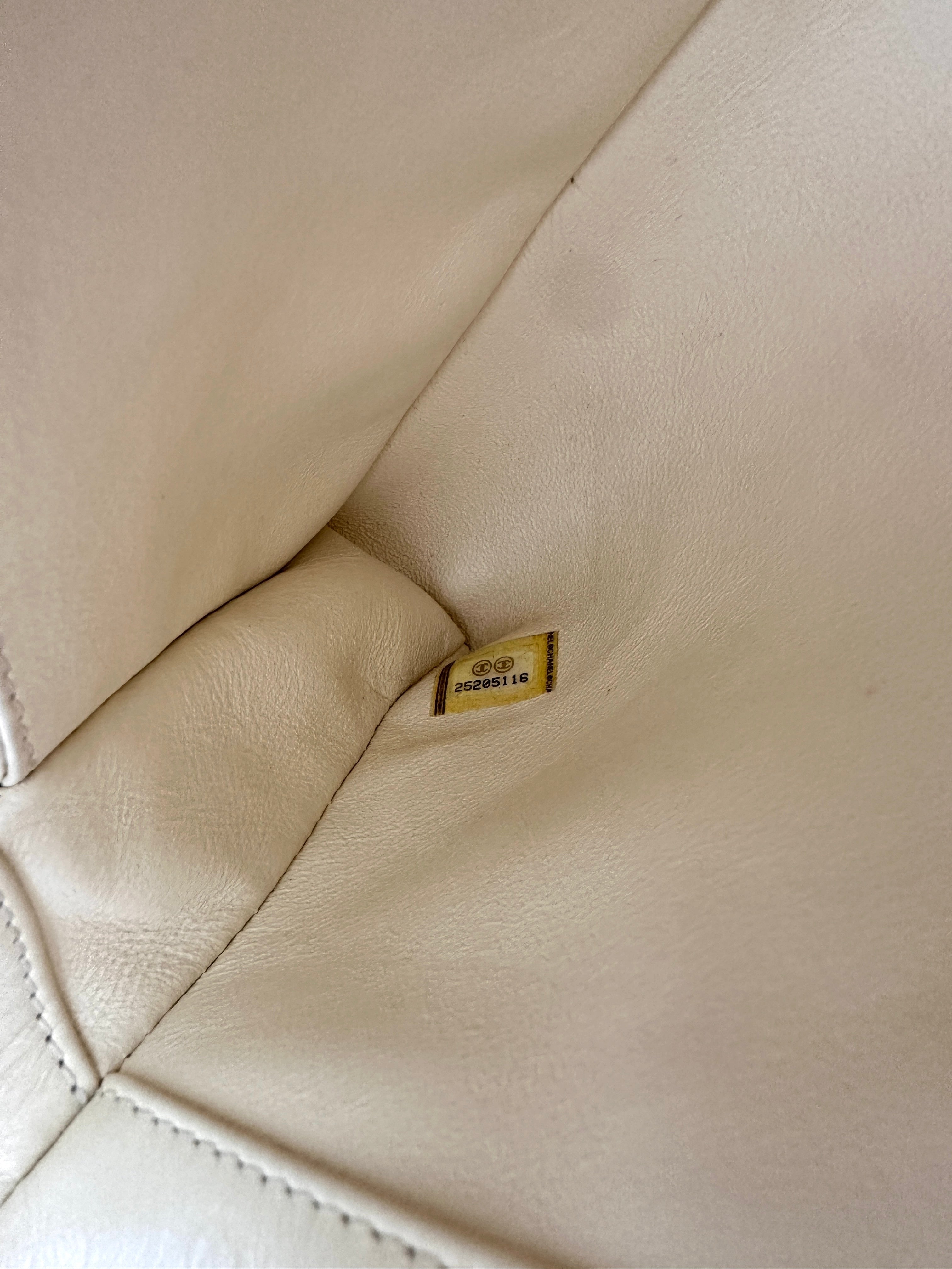 Chanel CoCo Handle White Chevron Quilted Leather Small Size Shoulder Bag(25***16) CC2023