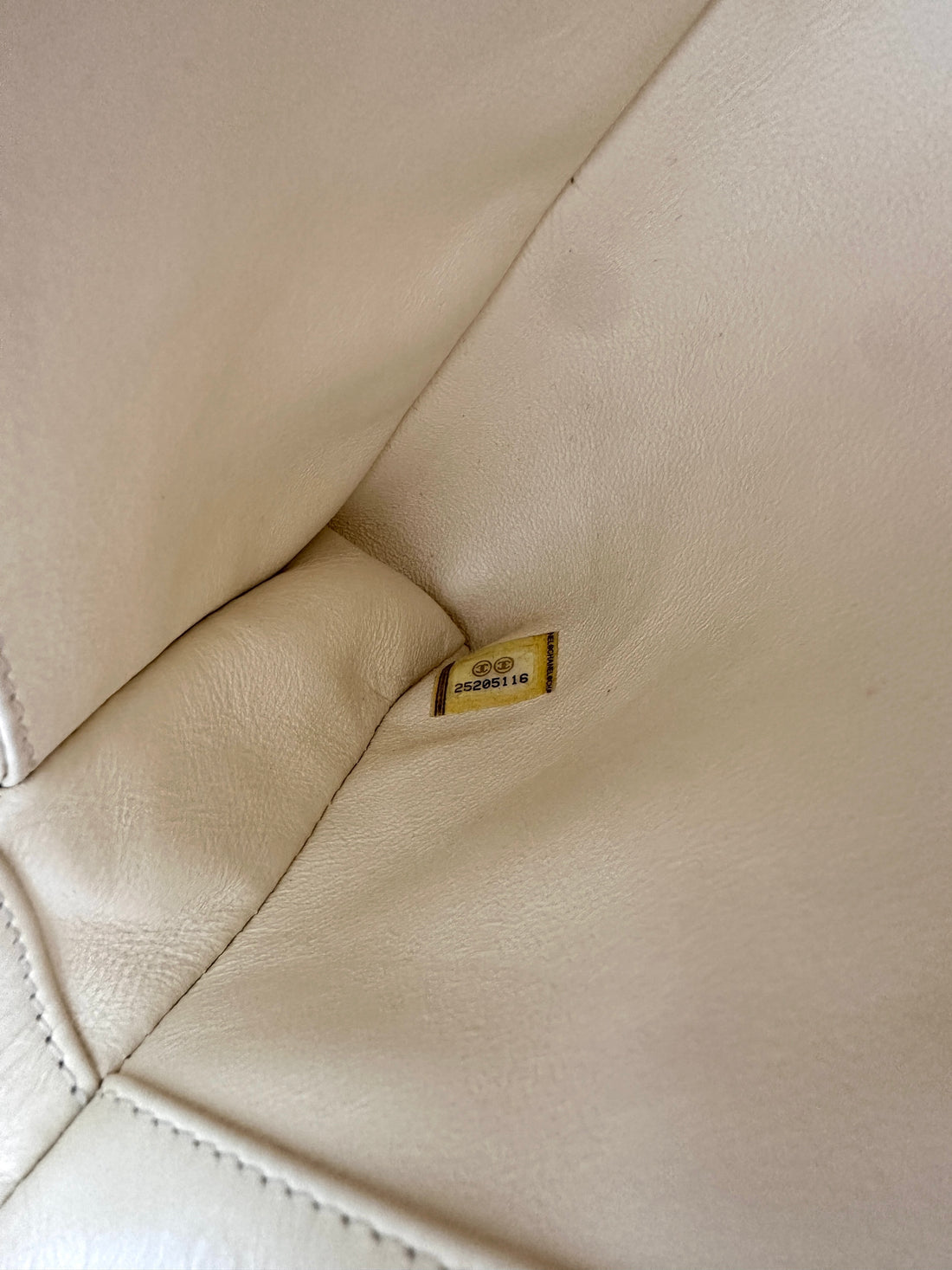 Chanel CoCo Handle White Chevron Quilted Leather Small Size Shoulder Bag(25***16) CC2023