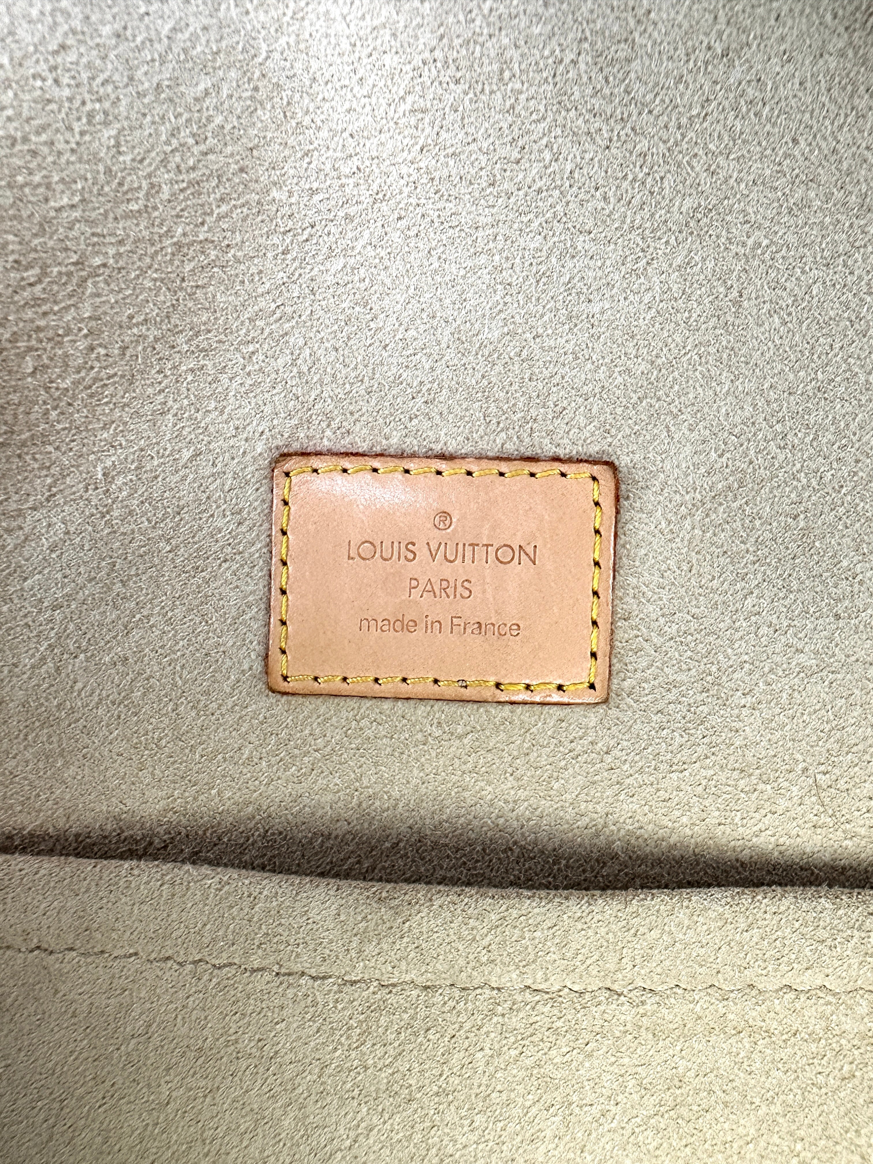 Louis Vuitton Manhattan Monogram Canvas Handle Bag LV2827