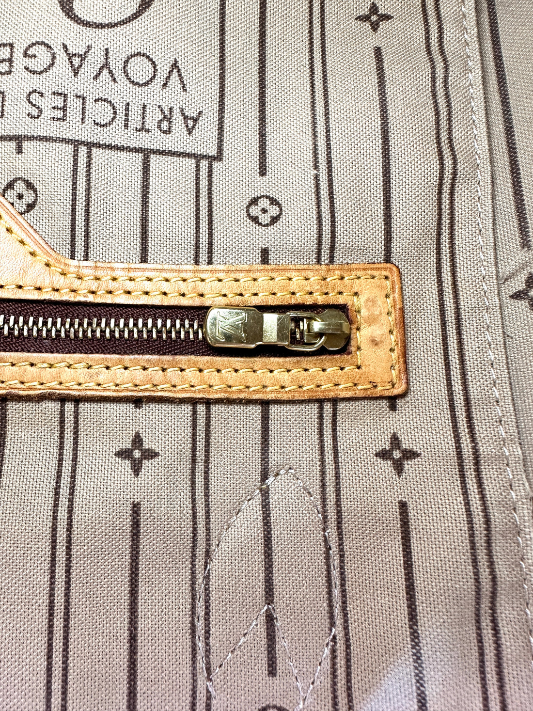 Louis Vuitton Neverfull MM Monogram Canvas Handle Bag LV2826