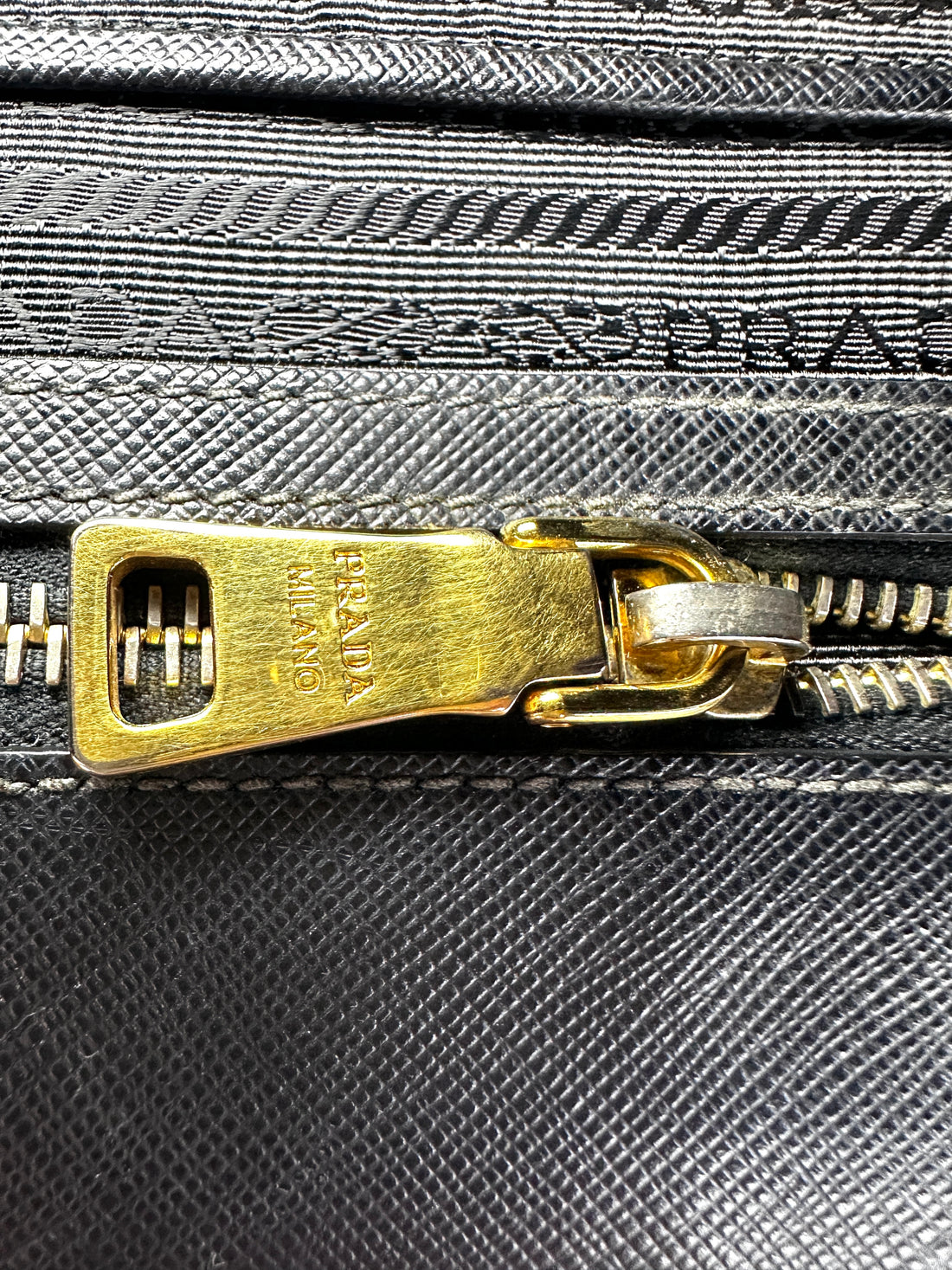 Prada Galleria Black Saffiano Leather Handle Bag PR385