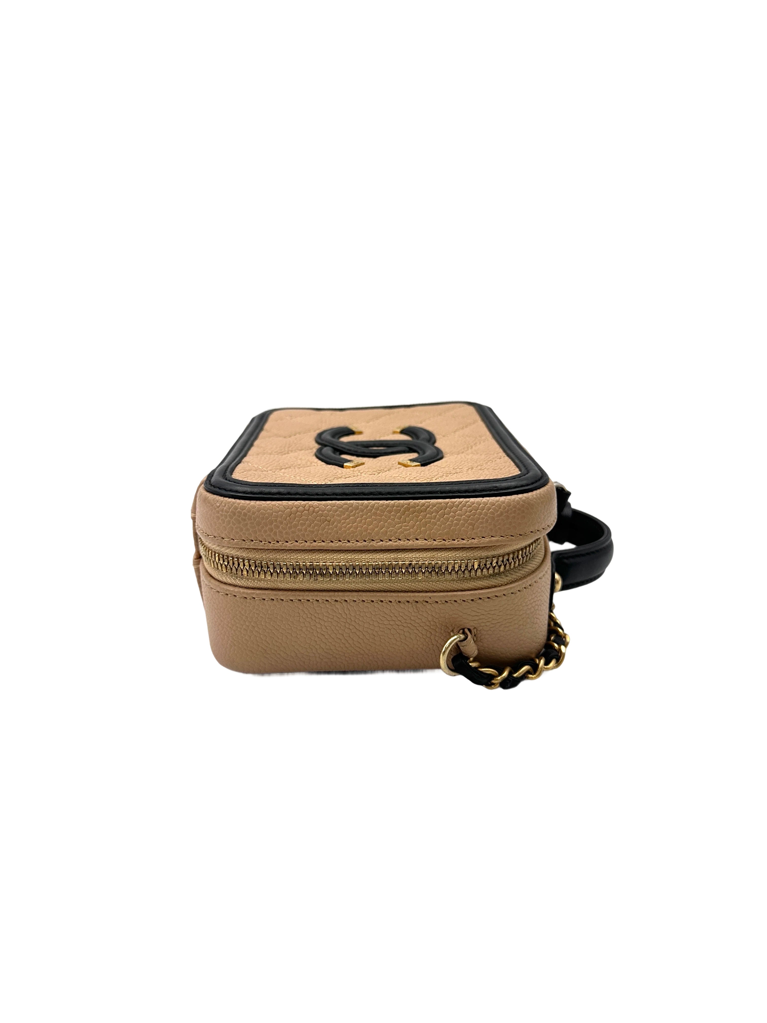 Chanel CC Filigree Beige/Black Quilted Leather Small Size Vanity Case(22***15) CC2026