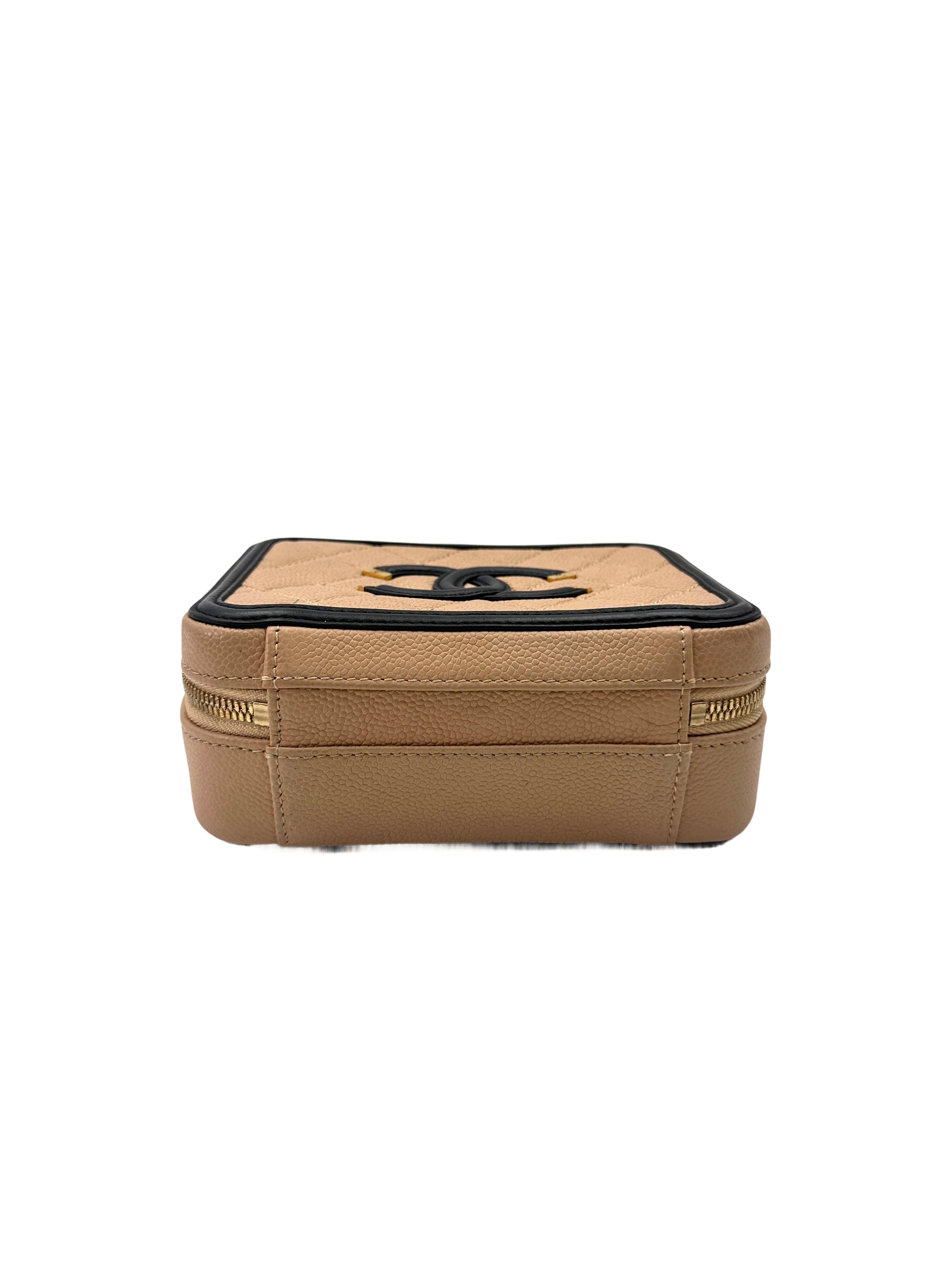 Chanel CC Filigree Beige/Black Quilted Leather Small Size Vanity Case(22***15) CC2026