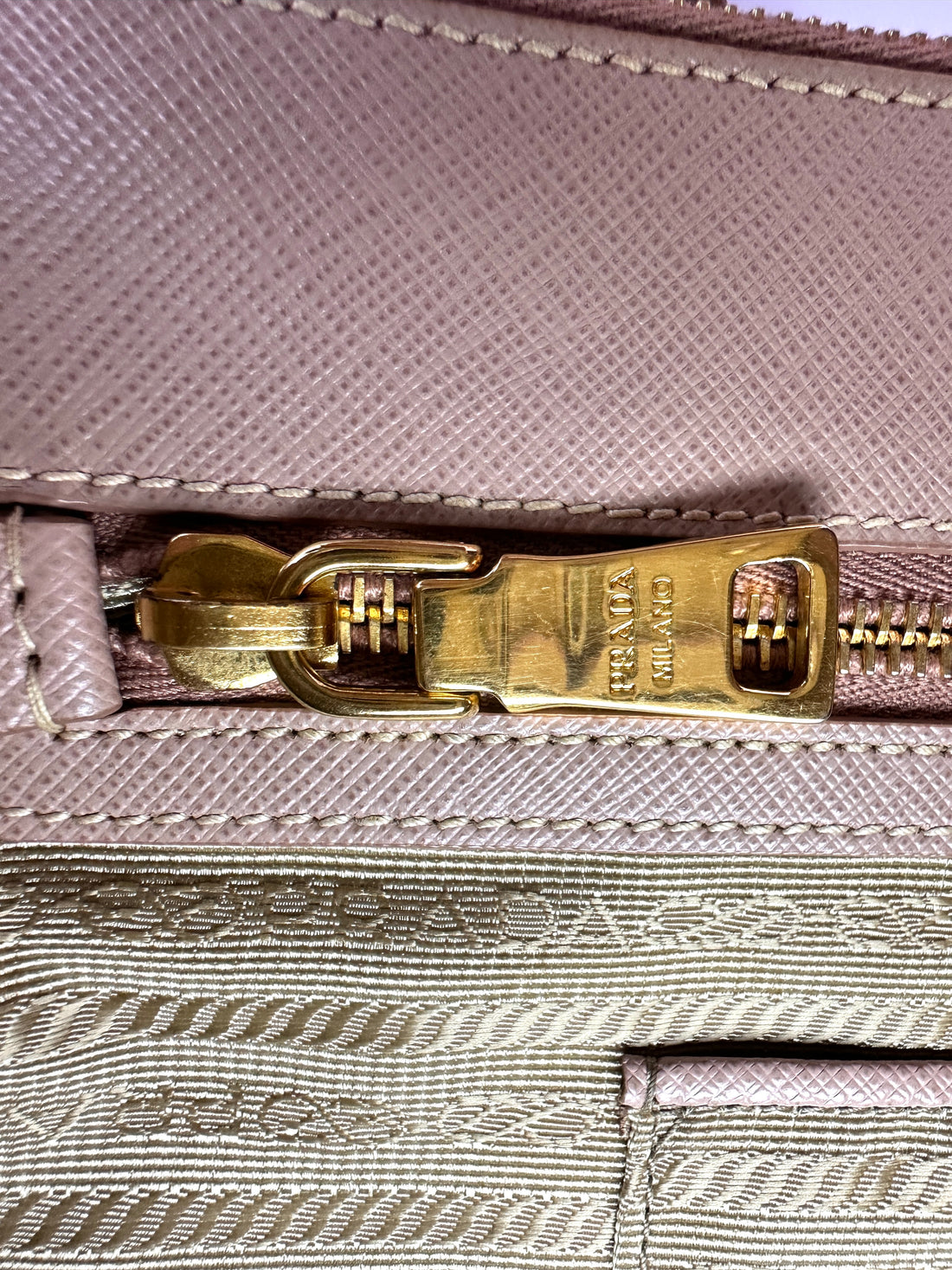 Prada Galleria Pink Saffiano Leather Handle Bag PR387