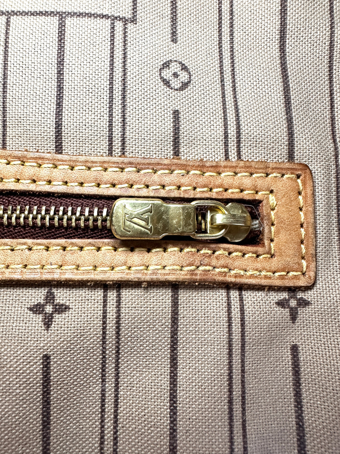 Louis Vuitton Neverfull MM Monogram Canvas Handle Bag LV2849