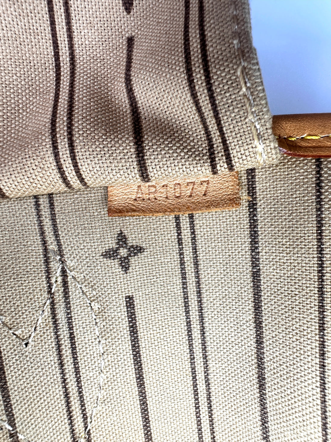 Louis Vuitton Neverfull MM Monogram Canvas Handle Bag LV2849