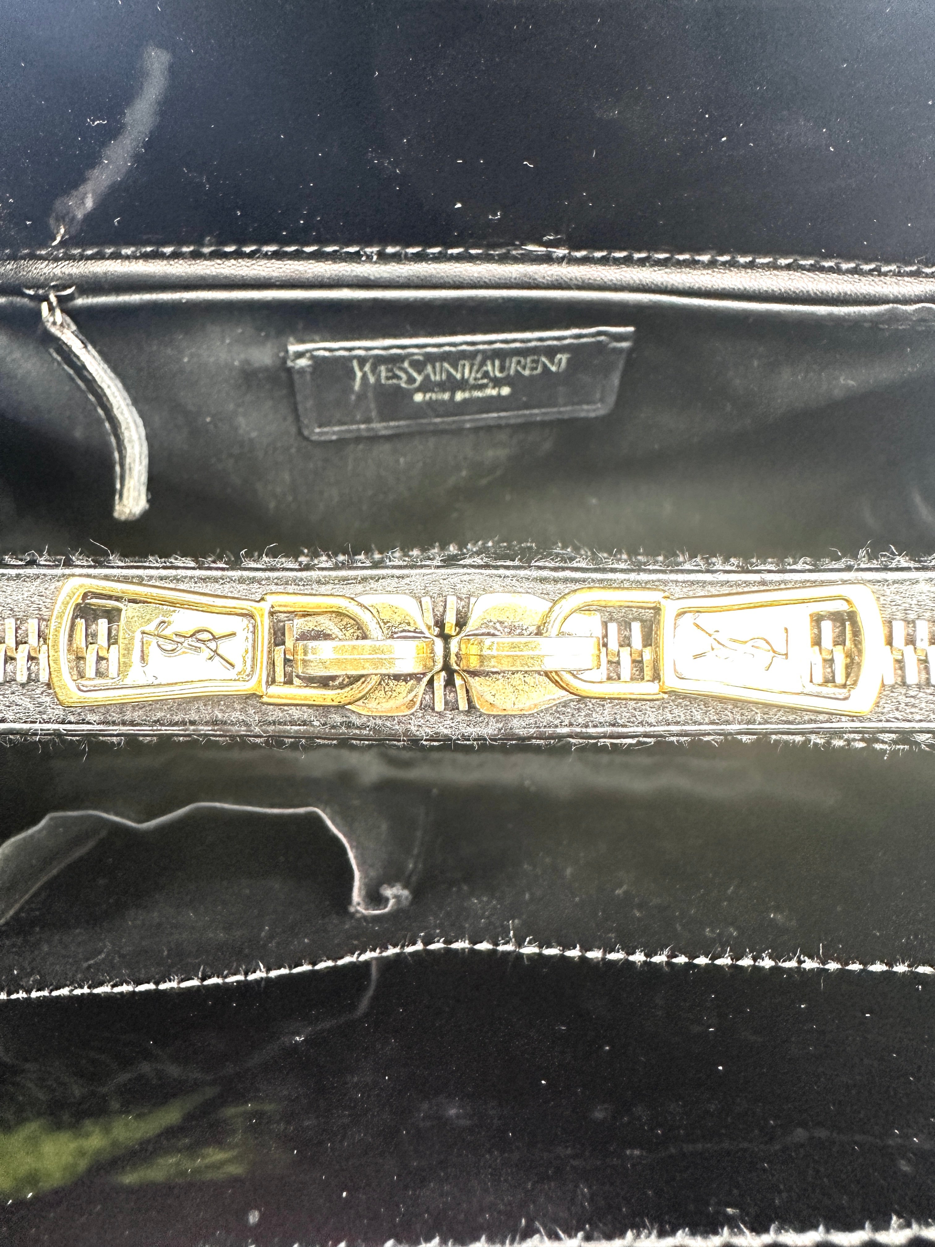 Saint Laurent Black Patent Leather Handle Bag SL243