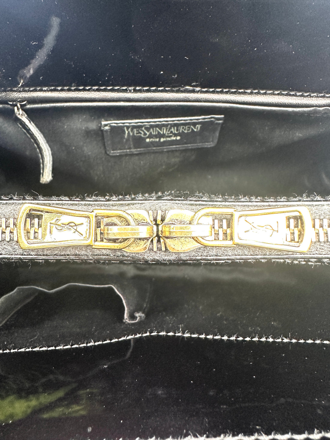Saint Laurent Black Patent Leather Handle Bag SL243