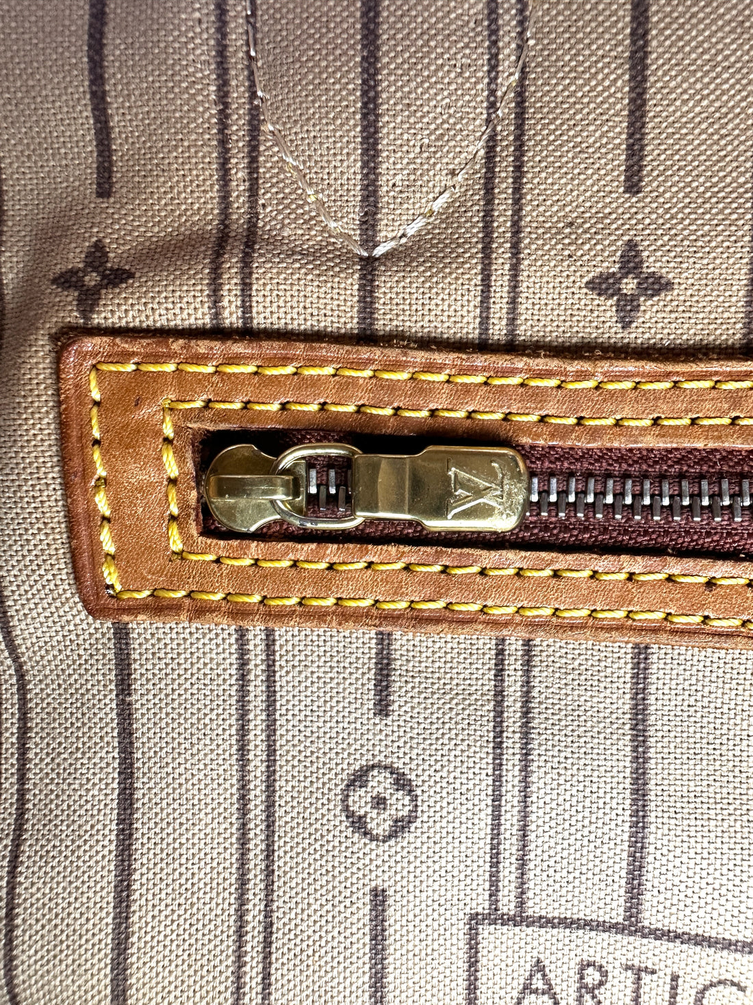 Louis Vuitton Neverfull MM Monogram Canvas Handle Bag LV2859