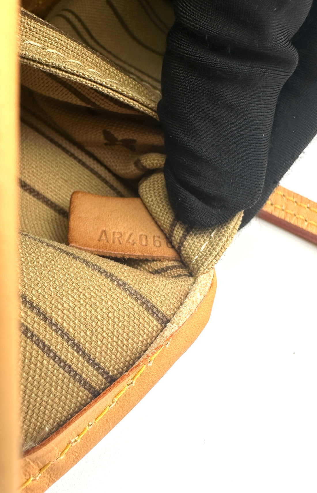 Louis Vuitton Neverfull MM Monogram Canvas Handle Bag LV2859