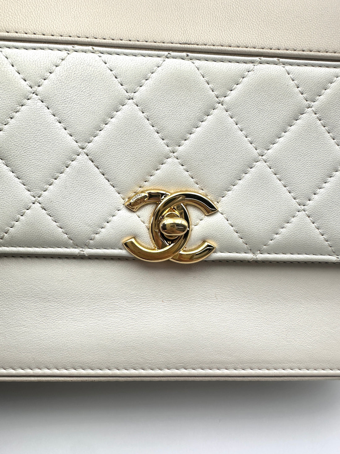Chanel White Quilted Leather Flap Bag With Gold Buckle(28***60) CC2034