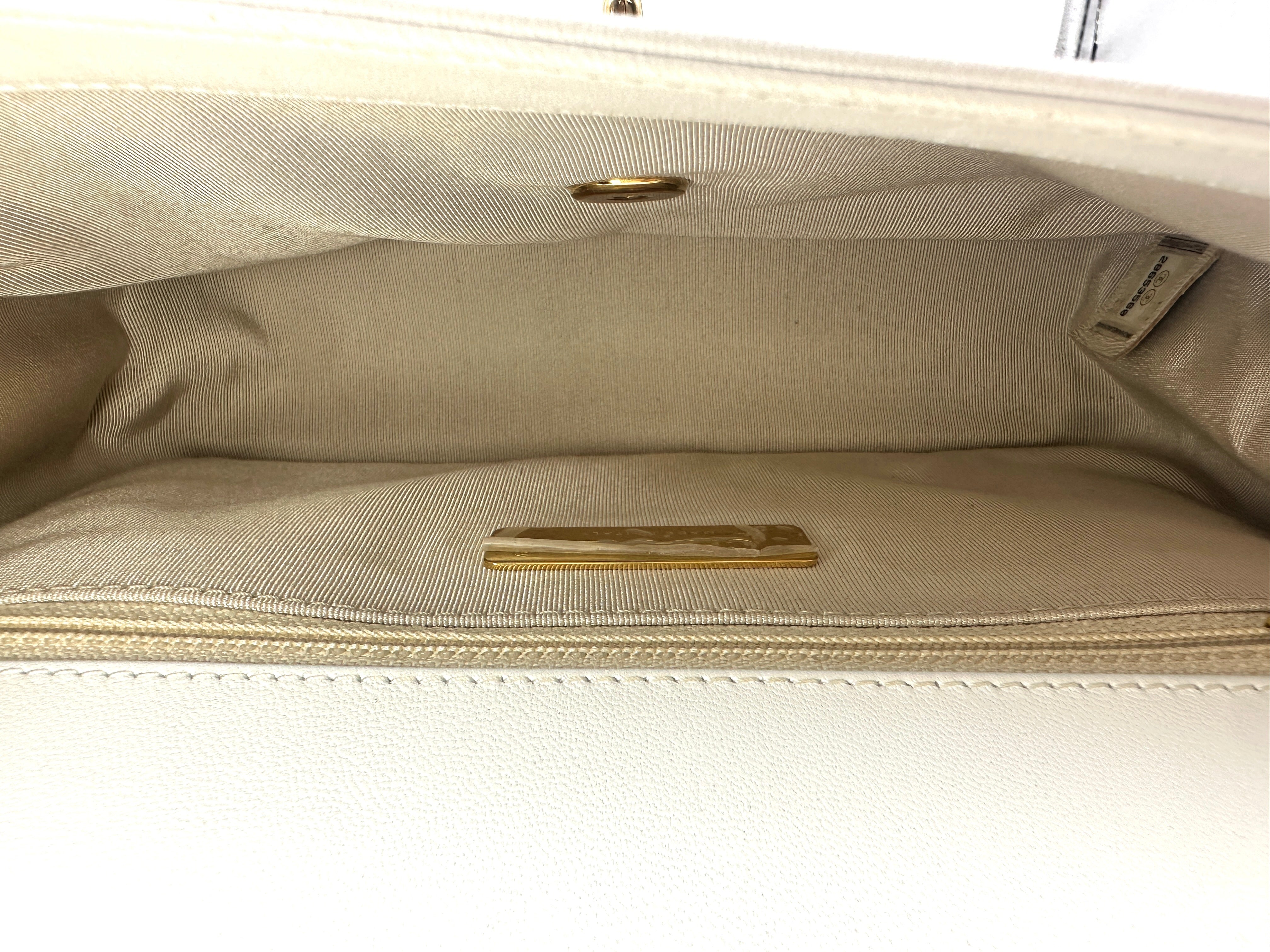 Chanel White Quilted Leather Flap Bag With Gold Buckle(28***60) CC2034