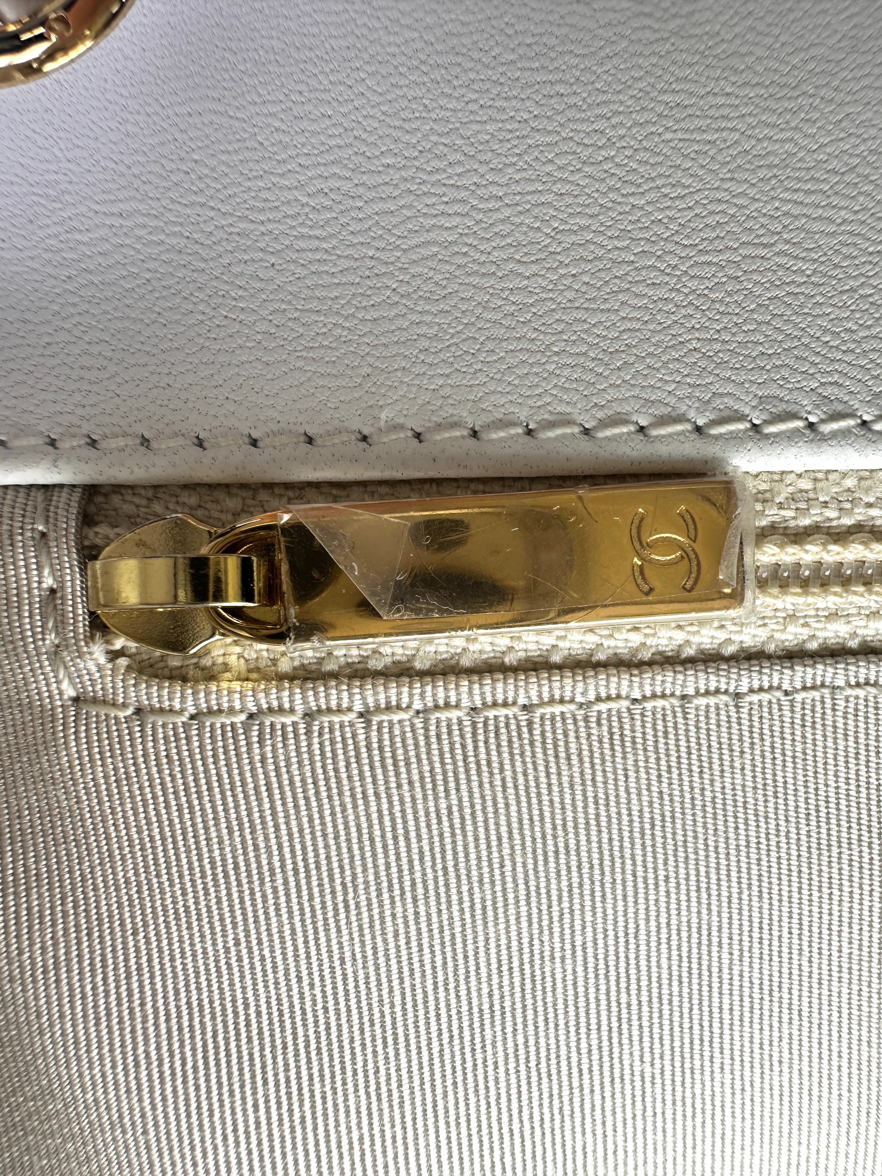 Chanel White Quilted Leather Flap Bag With Gold Buckle(28***60) CC2034