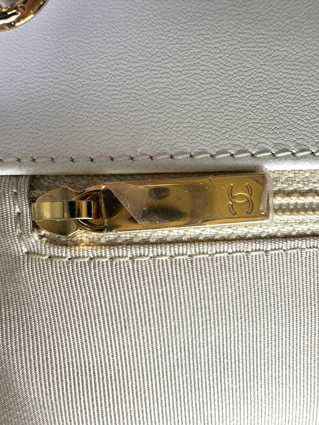 Chanel White Quilted Leather Flap Bag With Gold Buckle(28***60) CC2034