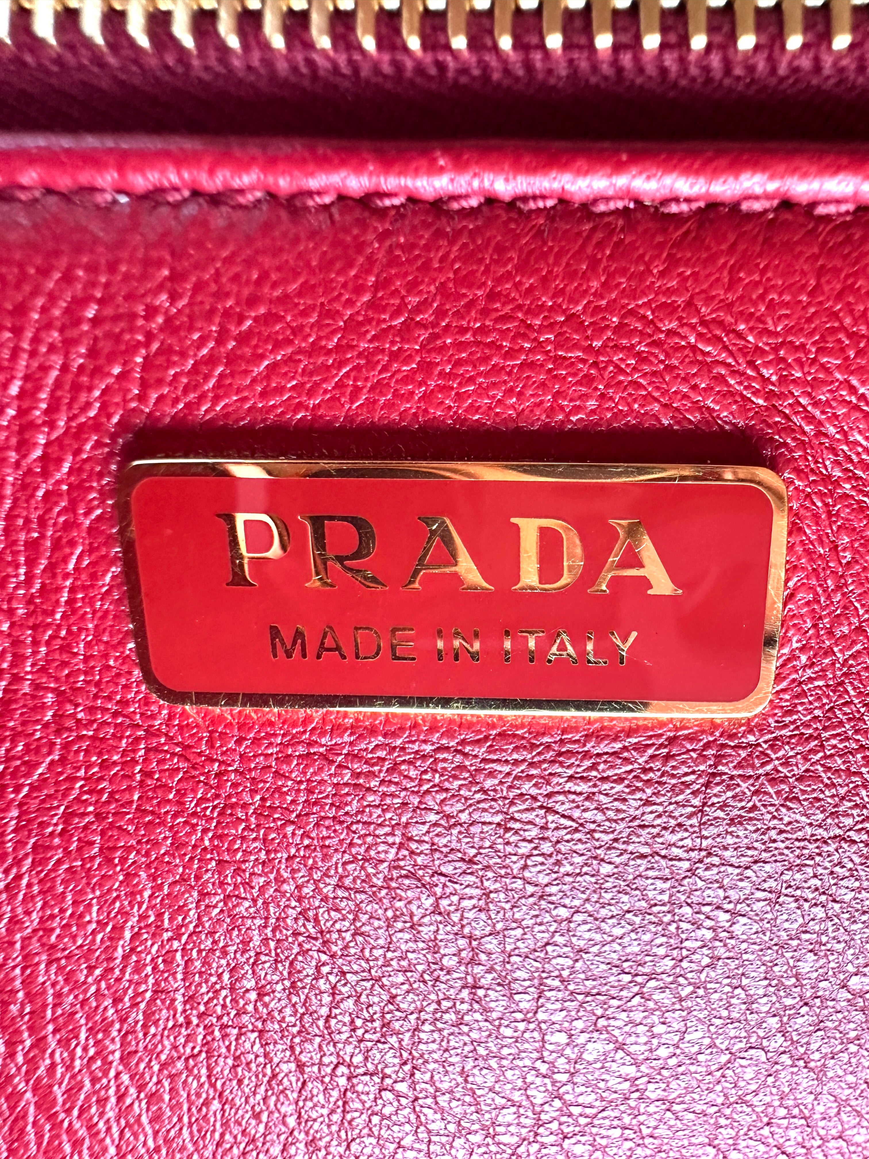 Prada Galleria Valentine's Day Special White Saffiano Leather Handle Bag PR392