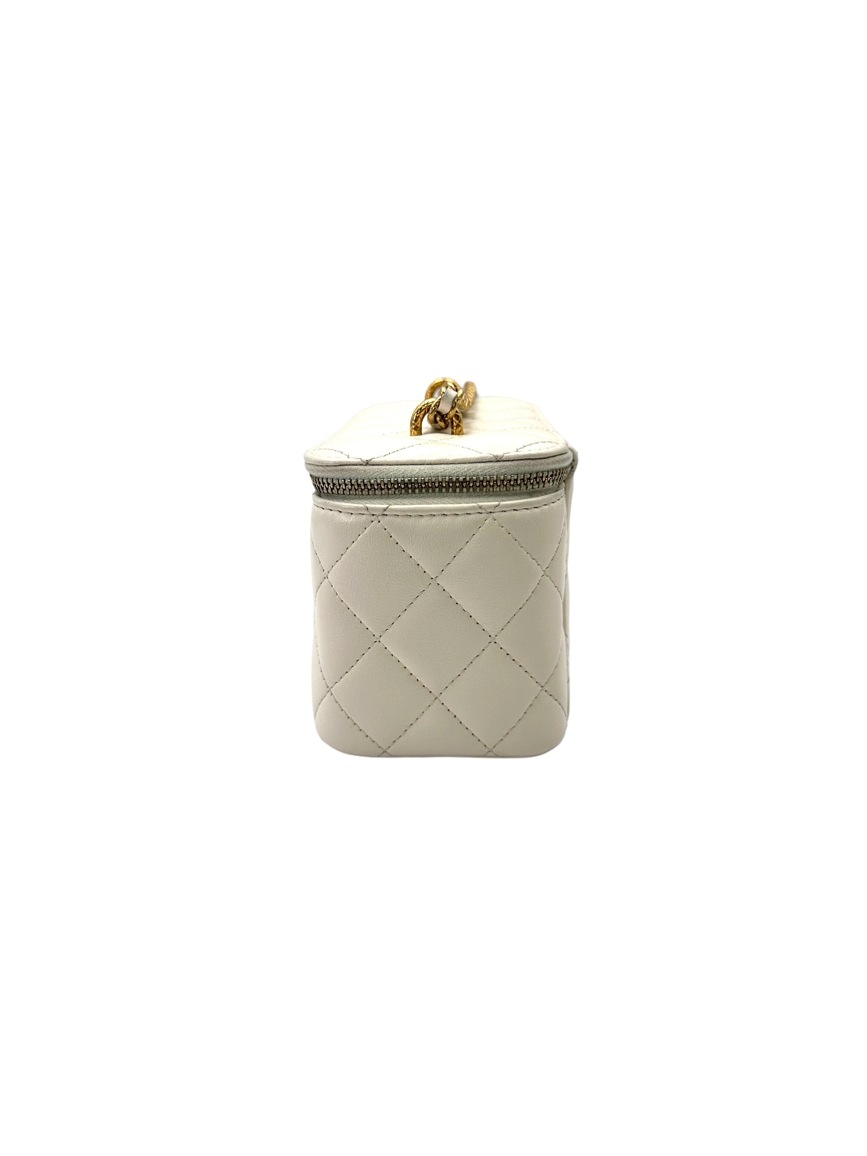Chanel White Quilted Lambskin Vanity Case(K2***6E) CC2037
