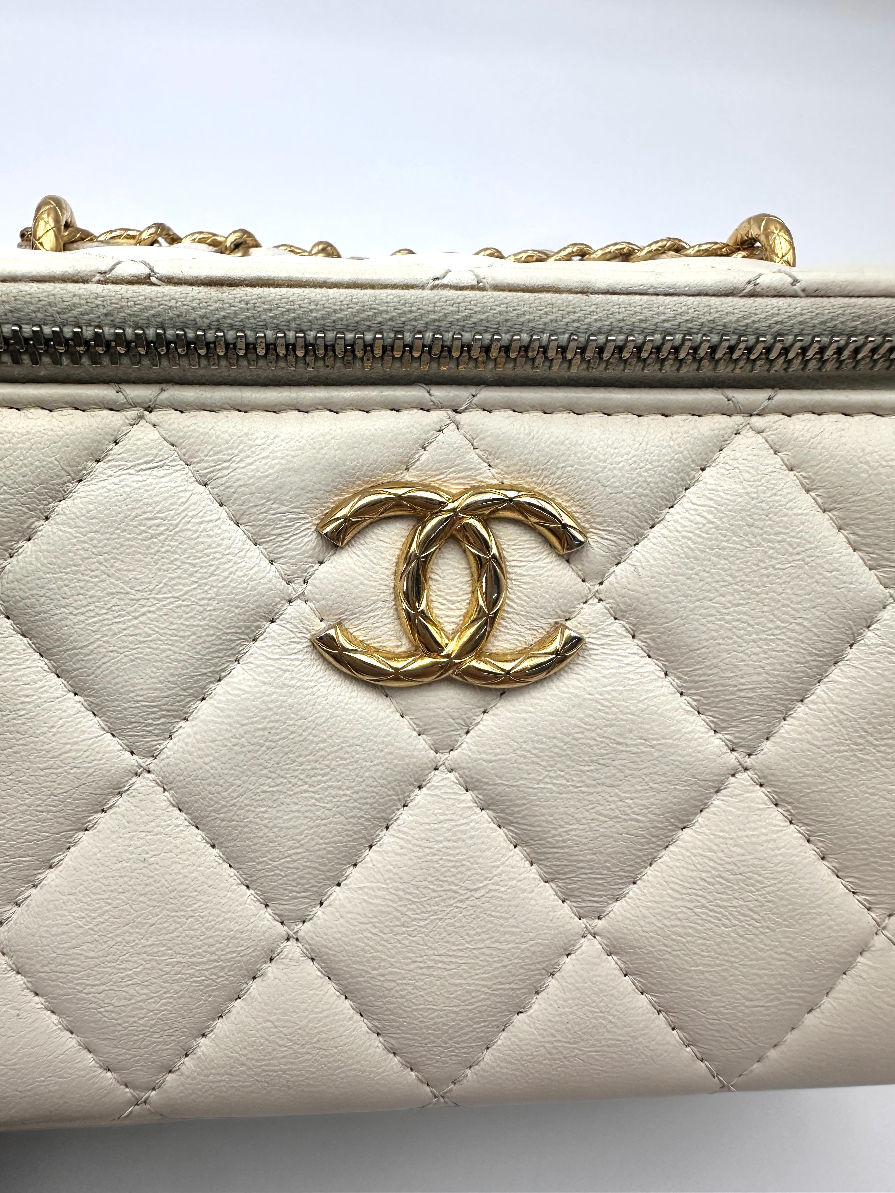 Chanel White Quilted Lambskin Vanity Case(K2***6E) CC2037