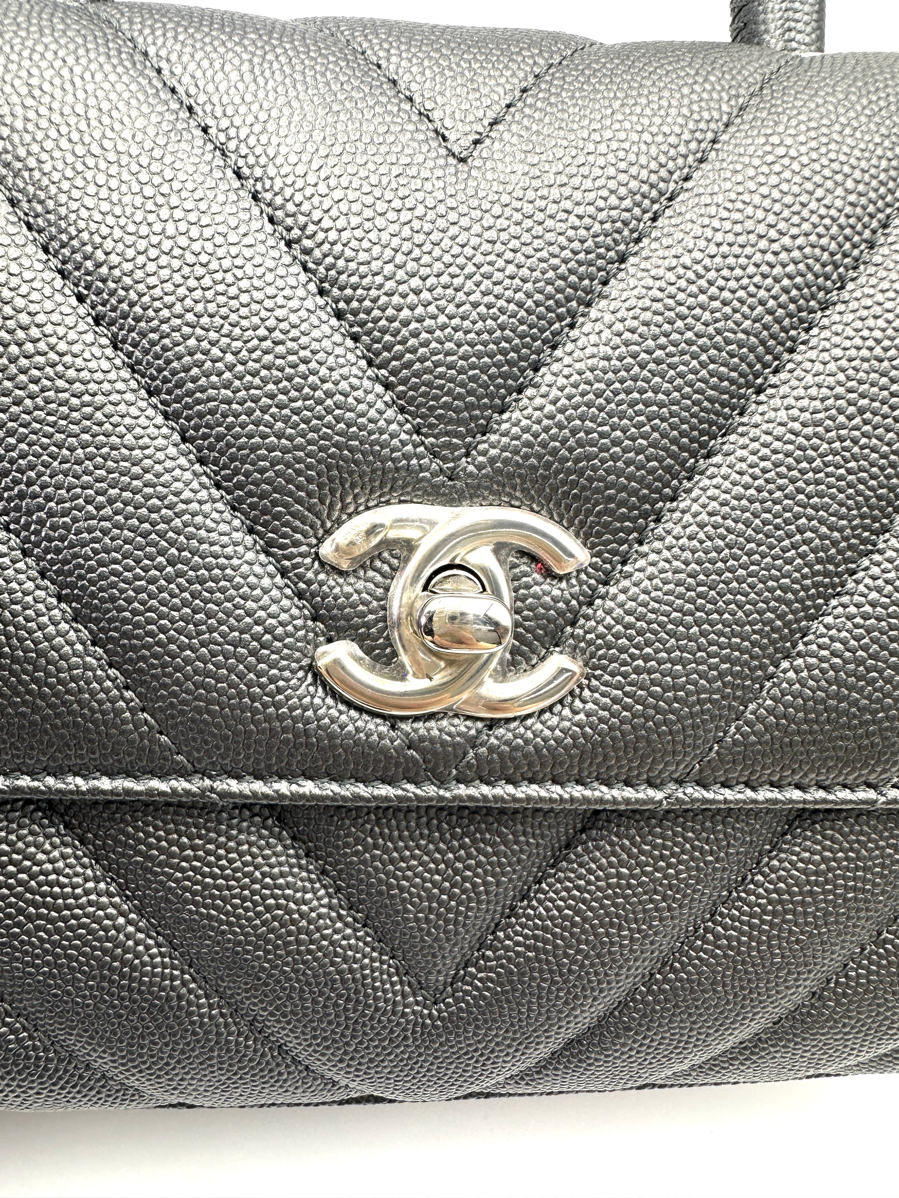 Chanel CoCo Handle Black Chevron Quilted Leather Small Size Shoulder Bag(28***01) IRIS233